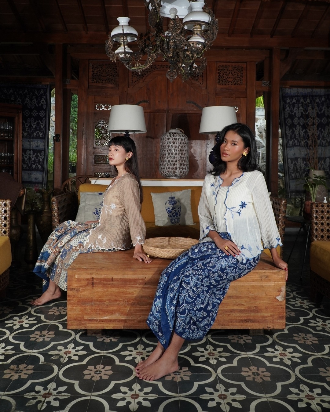 BOOLAO Kebaya Lily Embroidery (Detachable Outer) - Coklat