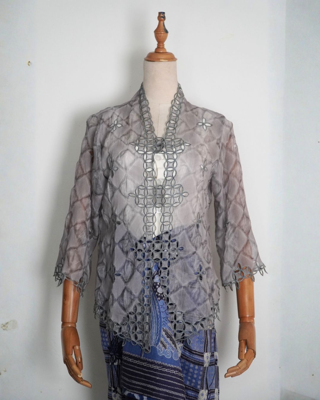 BOOLAO Kebaya Seribu Kawung - Grey