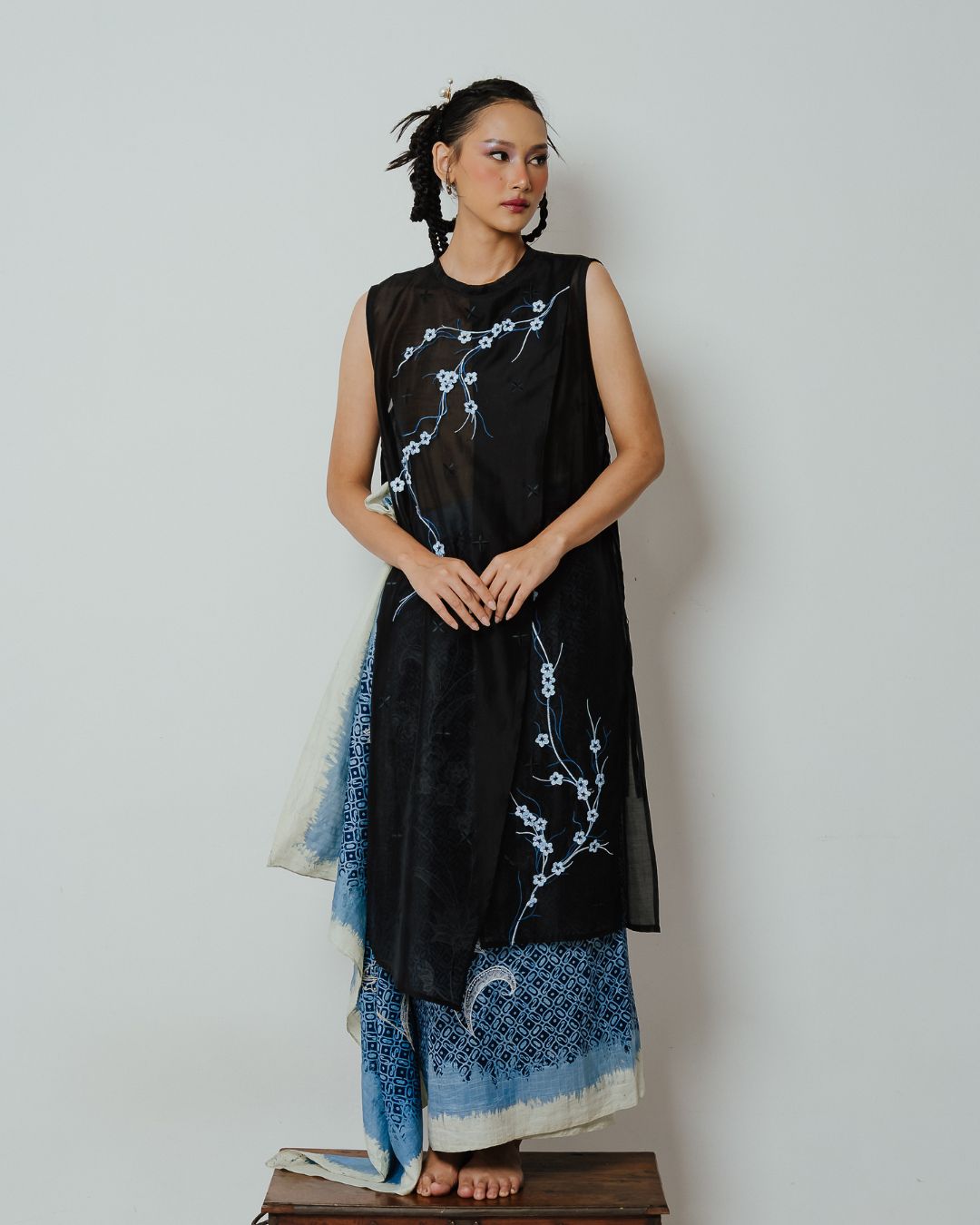 BOOLAO Long Vest Sakura 3D Embroidery - Black