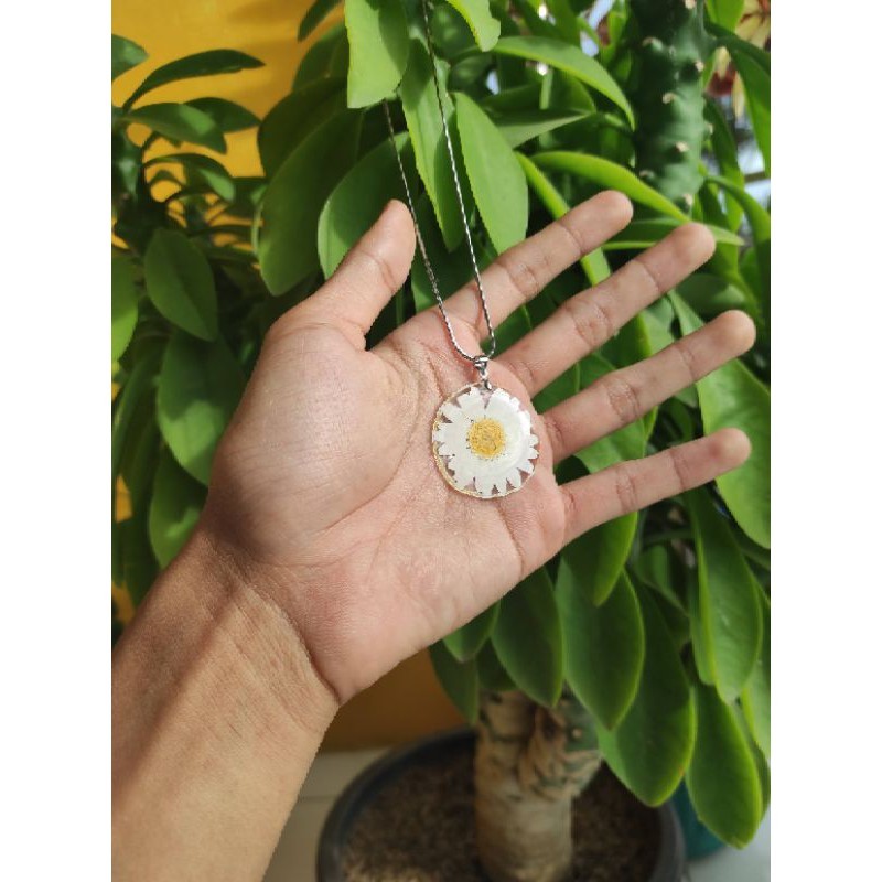 BOOLAO Liontin Bunga (Dried Flower Pendant) Kerajinan Resin Epoxy by PICNIC PANIC