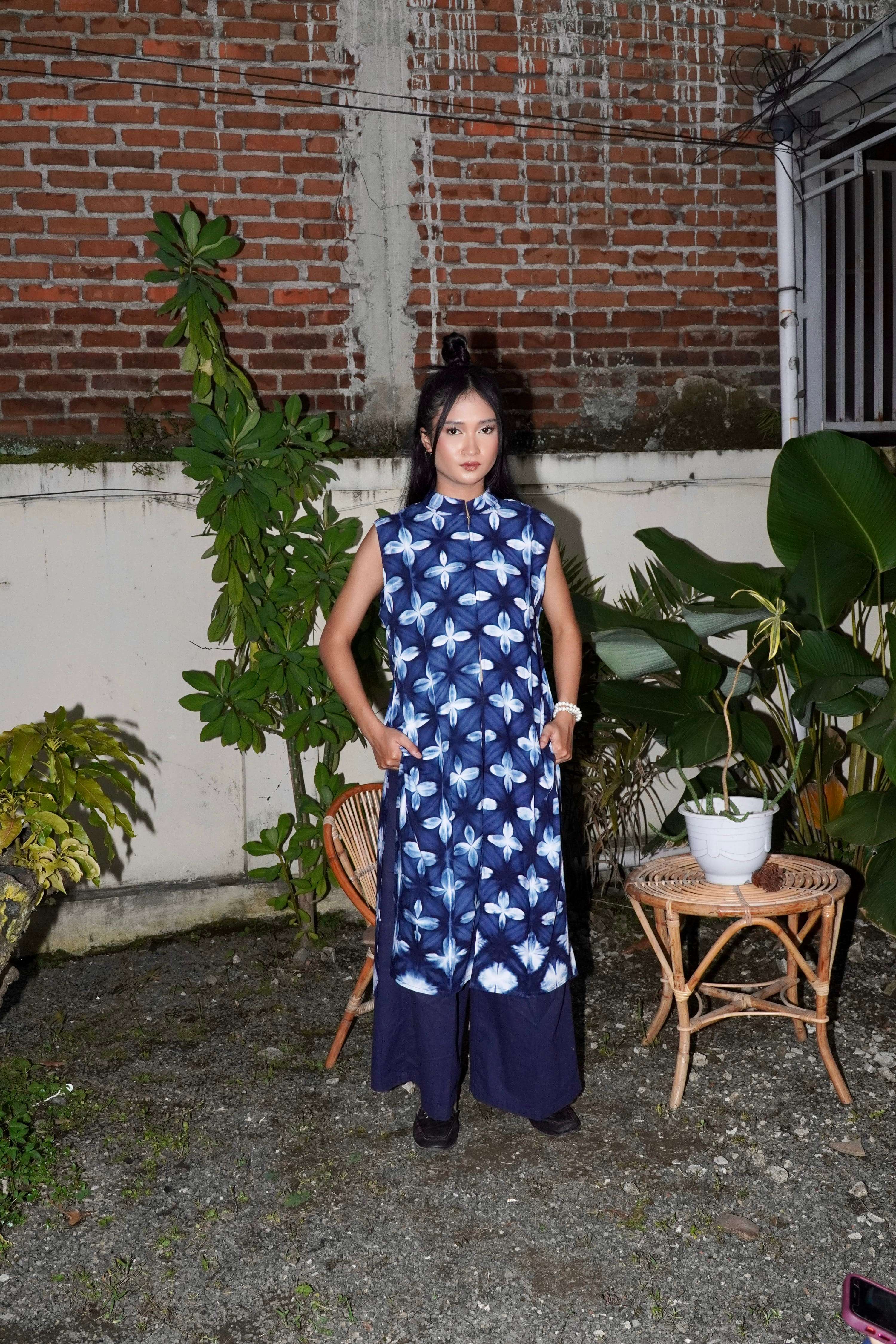 BOOLAO Outer Sleeveless Shibori Kawung Navy (Outer Panjang)