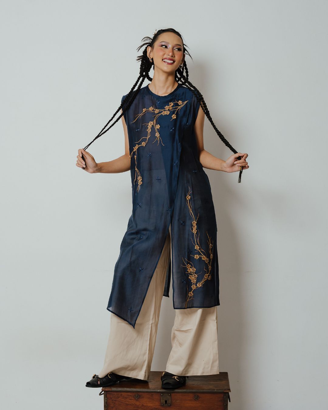 BOOLAO Long Vest Sakura 3D Embroidery - Dark Blue