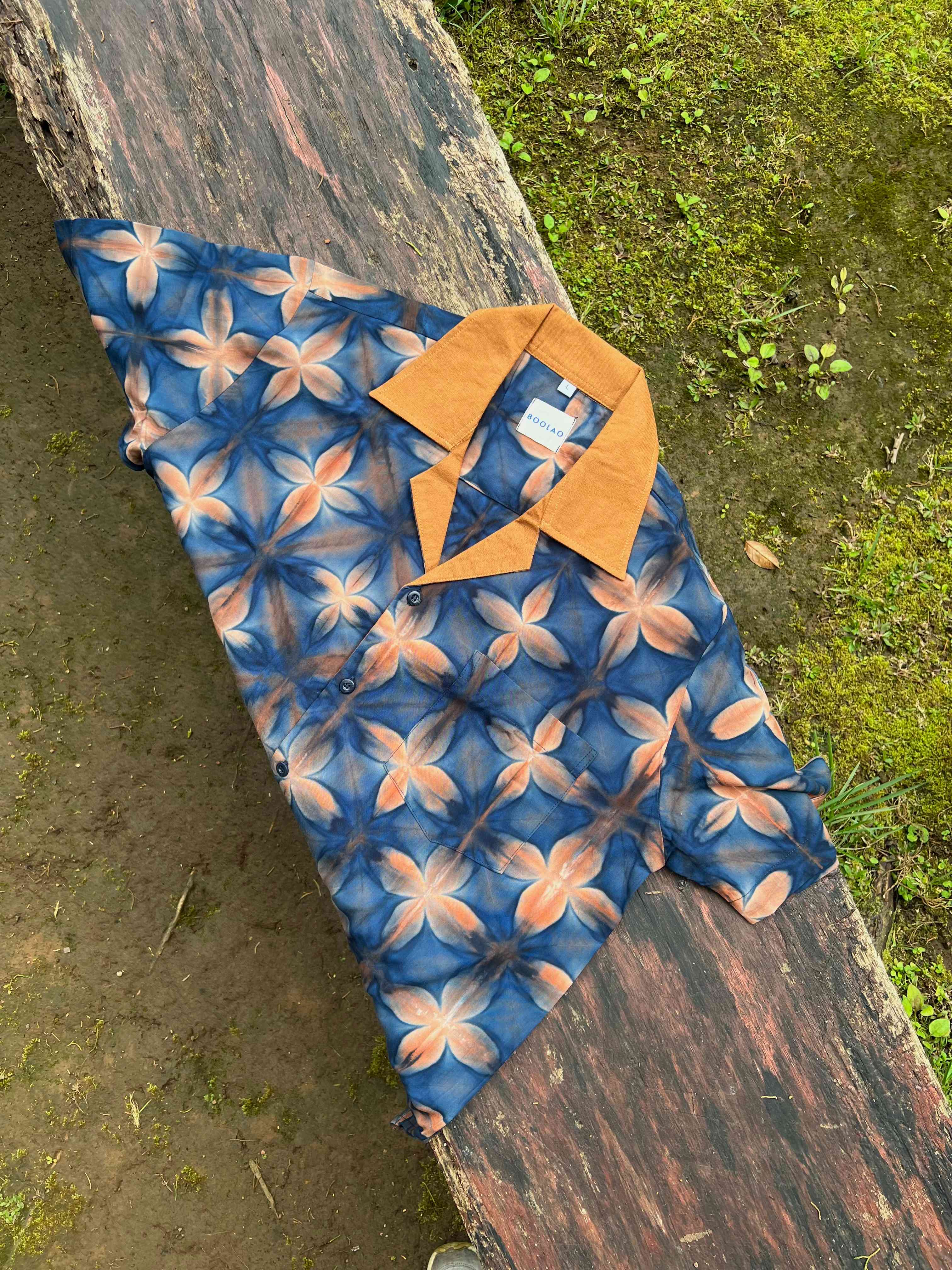 BOOLAO Kemeja Santai Kawung Navy - Coklat