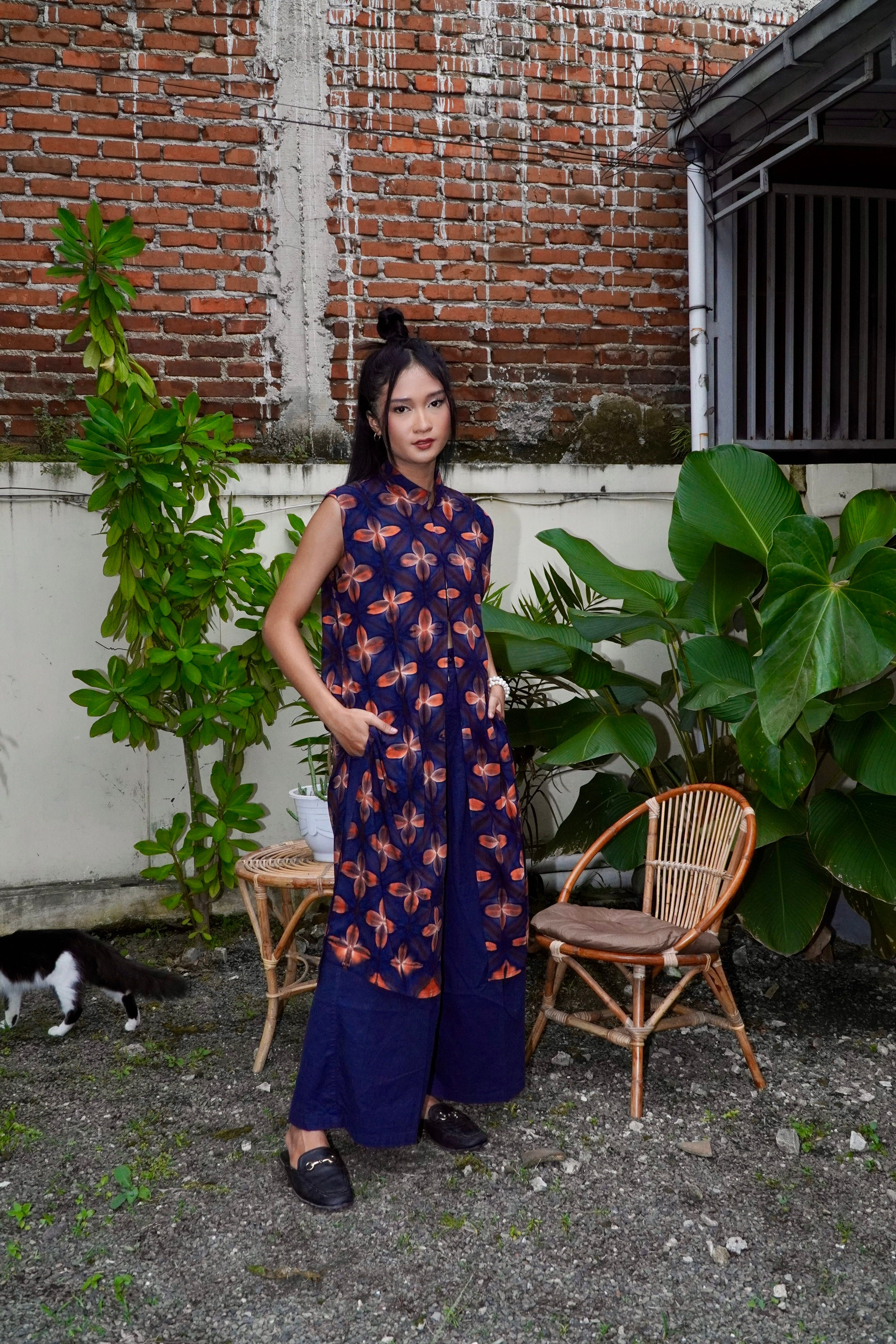 BOOLAO Outer Sleeveless Kawung Navy Brown (Outer Batik Panjang)