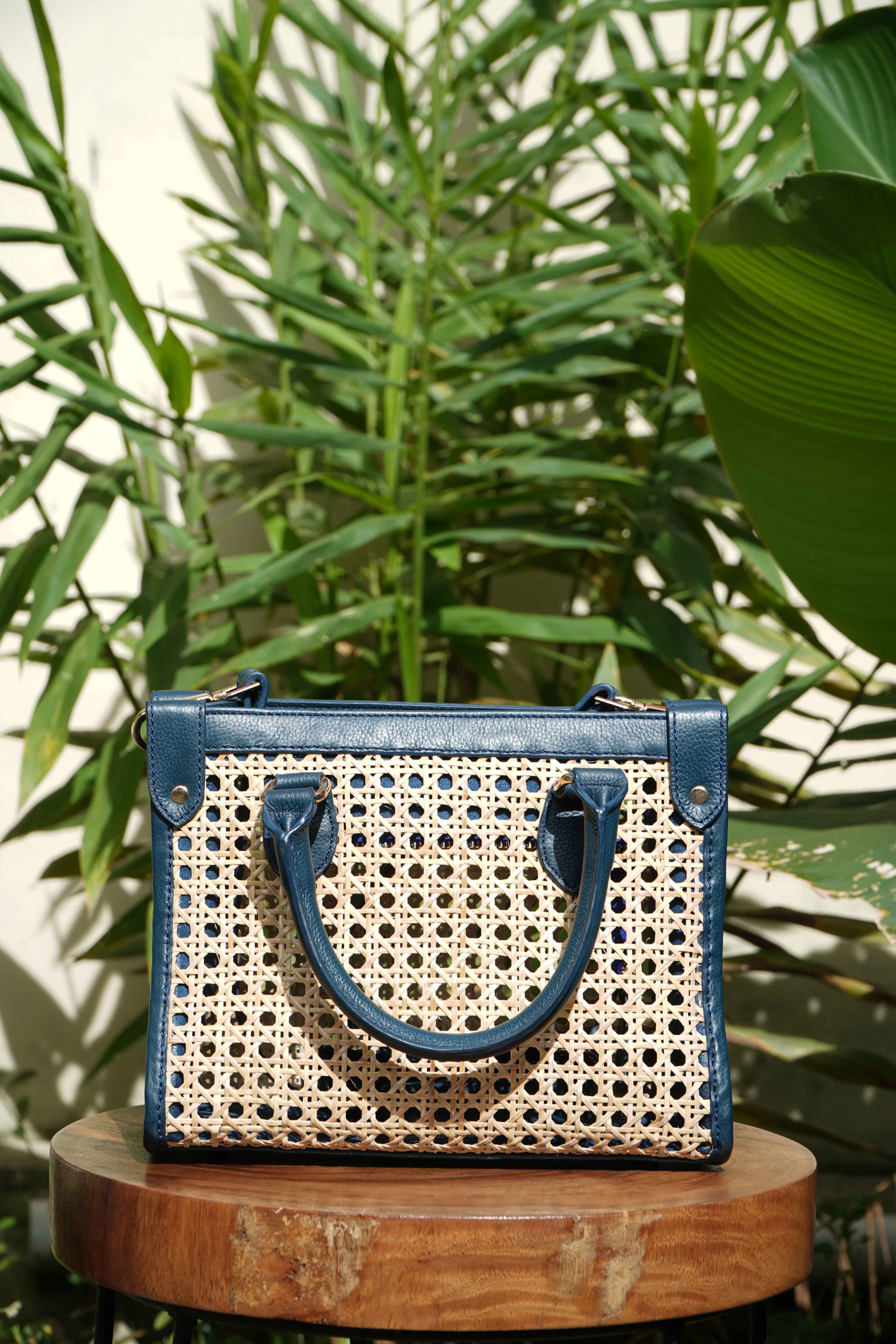 BOOLAO Rattan Seequare Bag in Blue