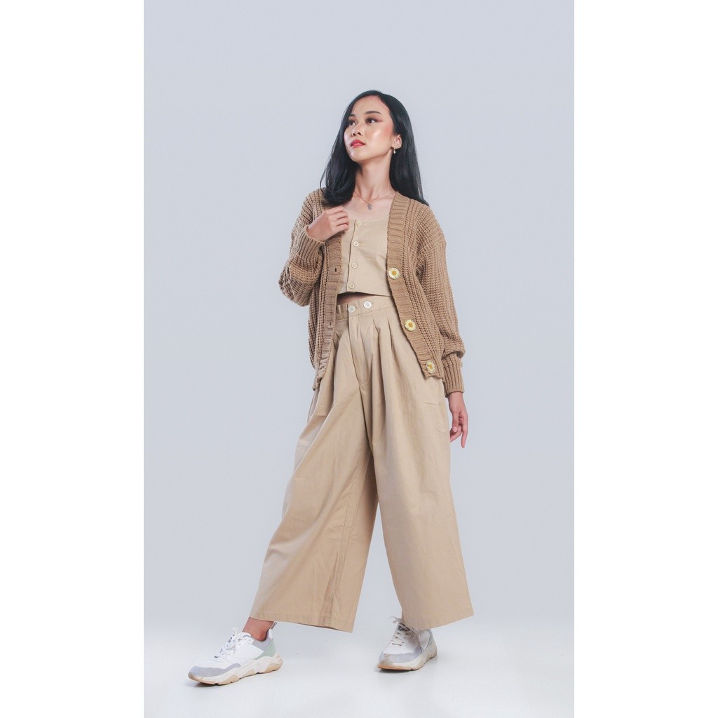 BOOLAO Picnic Panic Daisy Knit Cardigan (Sweater Rajut dengan Pressed Flower Kancing) - Creme