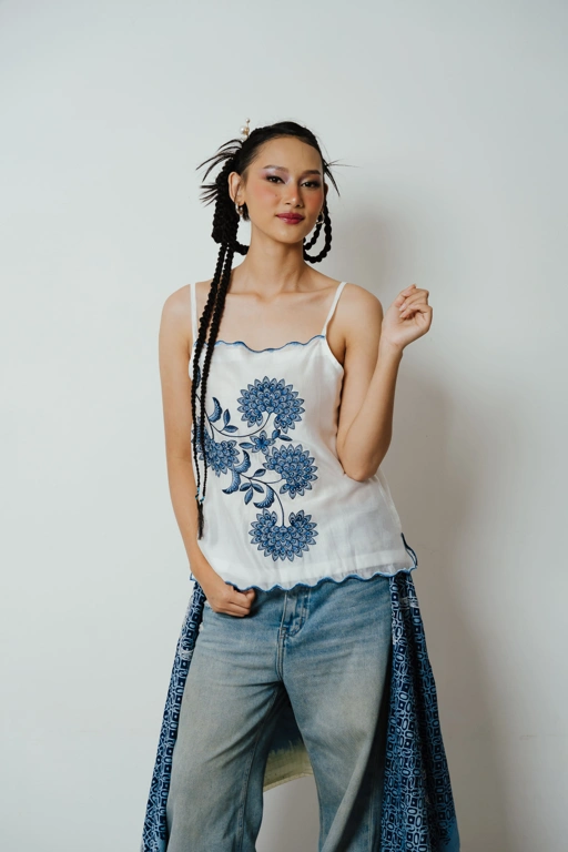 BOOLAO x Putri Anjani Camisole Lotus Embroidery - Blue On white