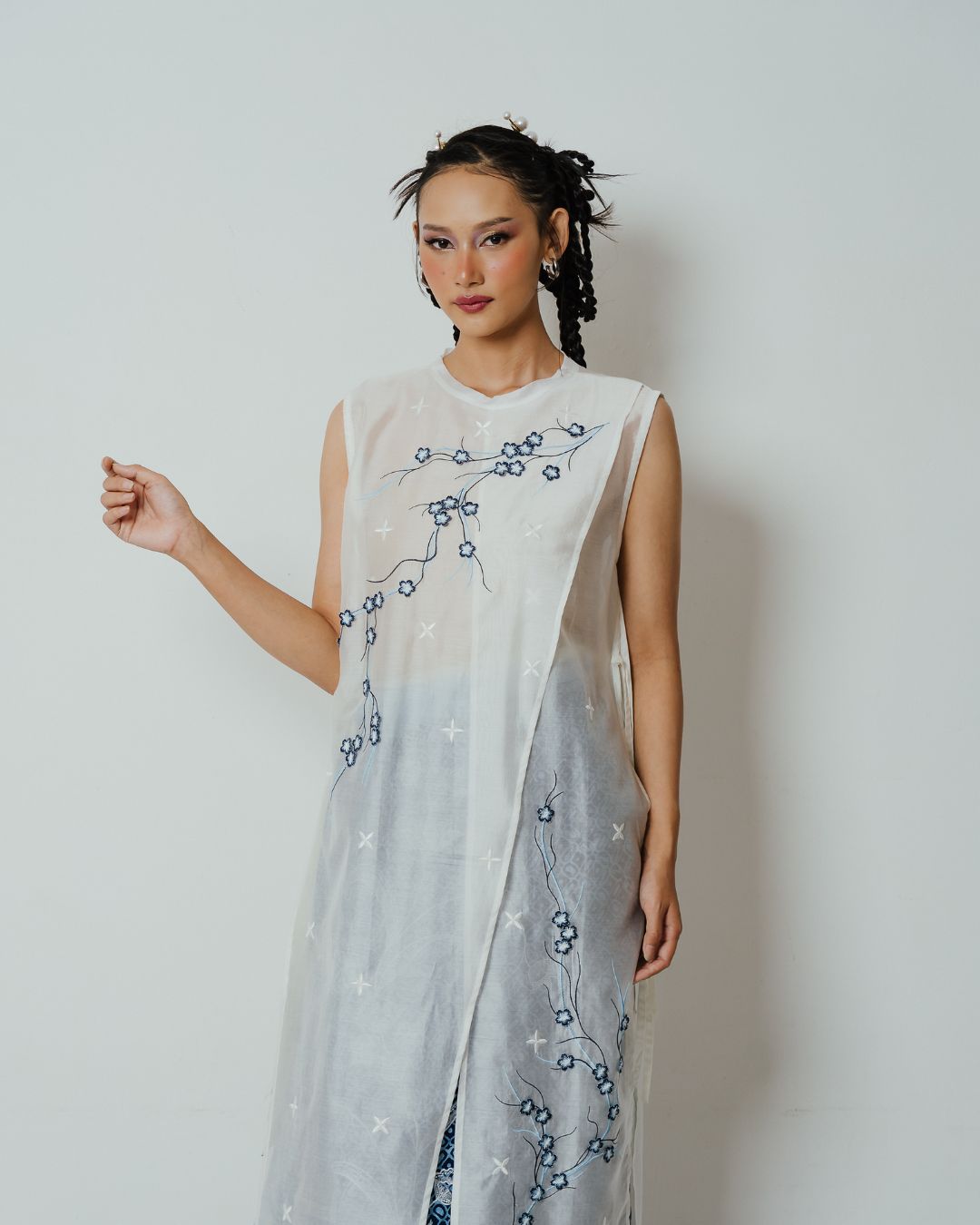 BOOLAO Long Vest Sakura 3D Embroidery - White