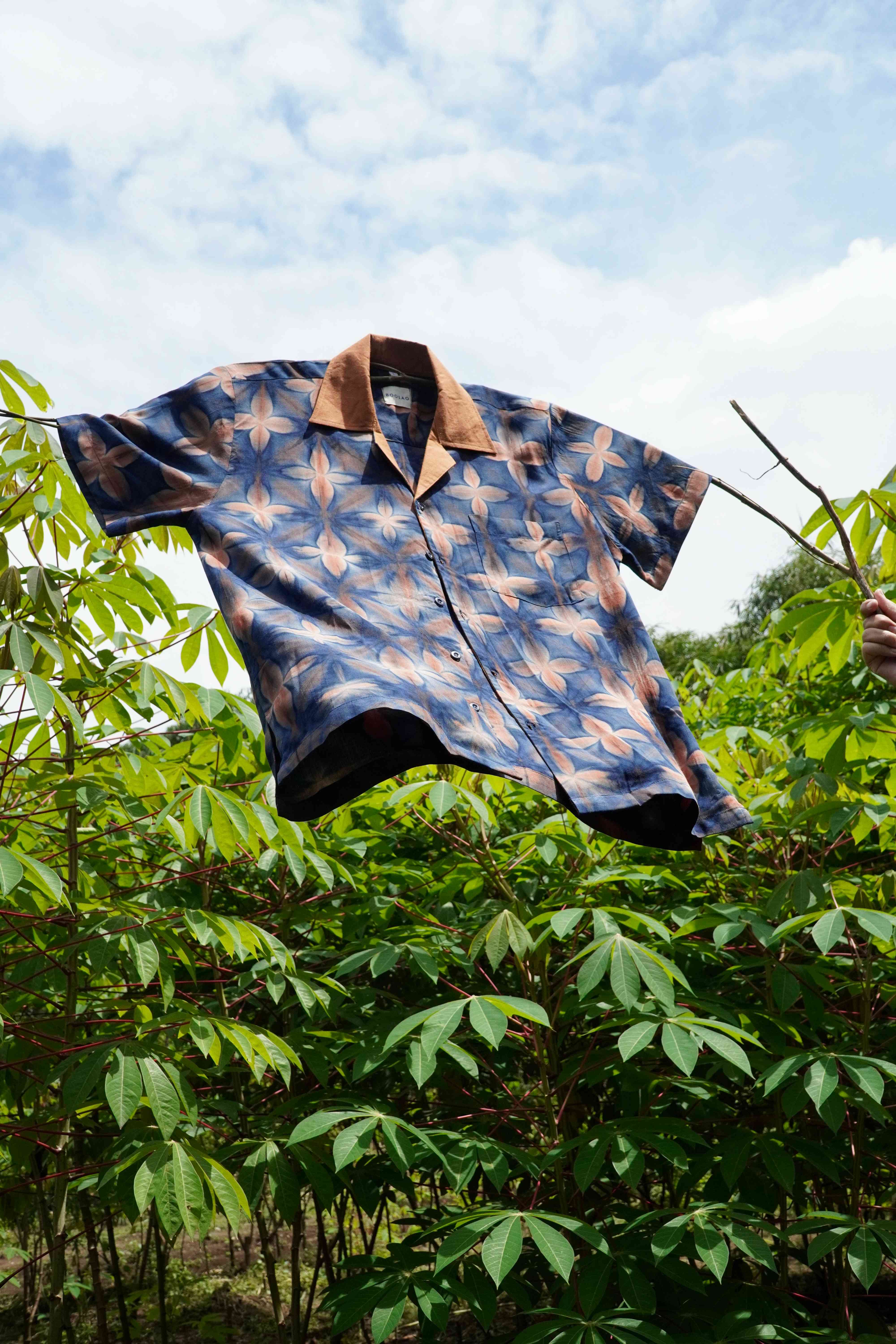 BOOLAO Kemeja Santai Kawung Navy - Coklat