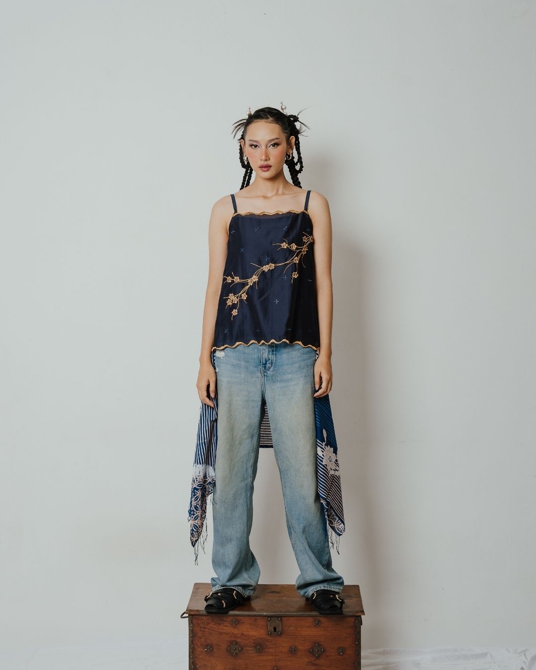 BOOLAO Camisole Sakura 3D Embroidery - Dark Blue