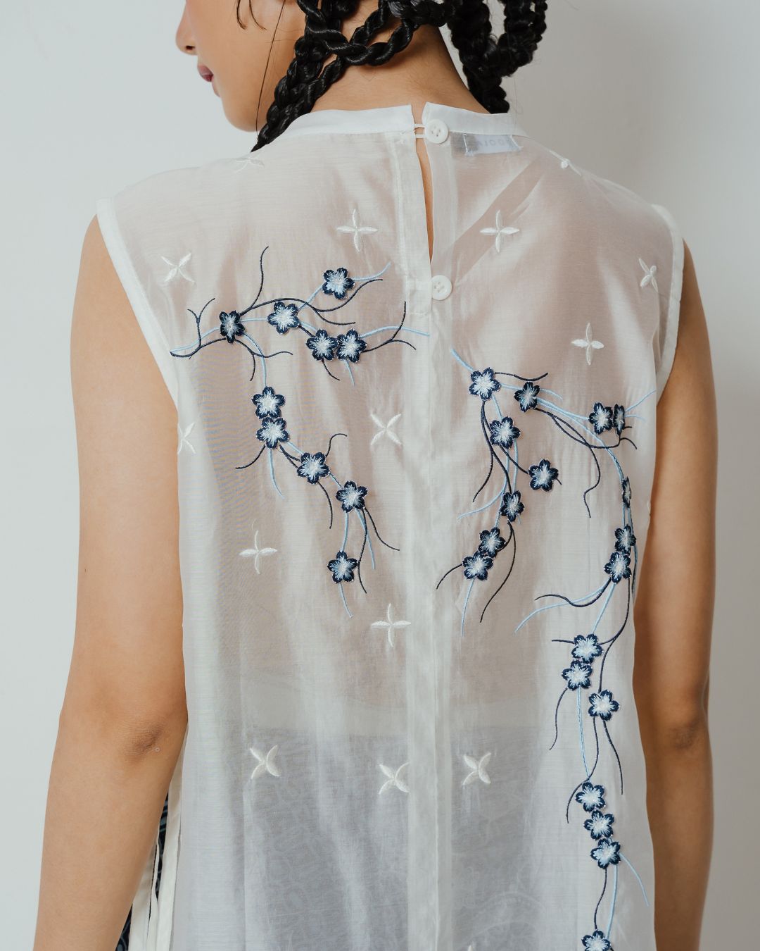 BOOLAO Long Vest Sakura 3D Embroidery - White
