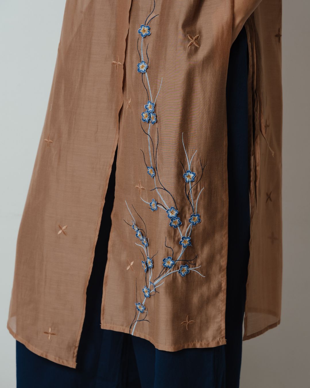 BOOLAO Long Vest Sakura 3D Embroidery - Brown