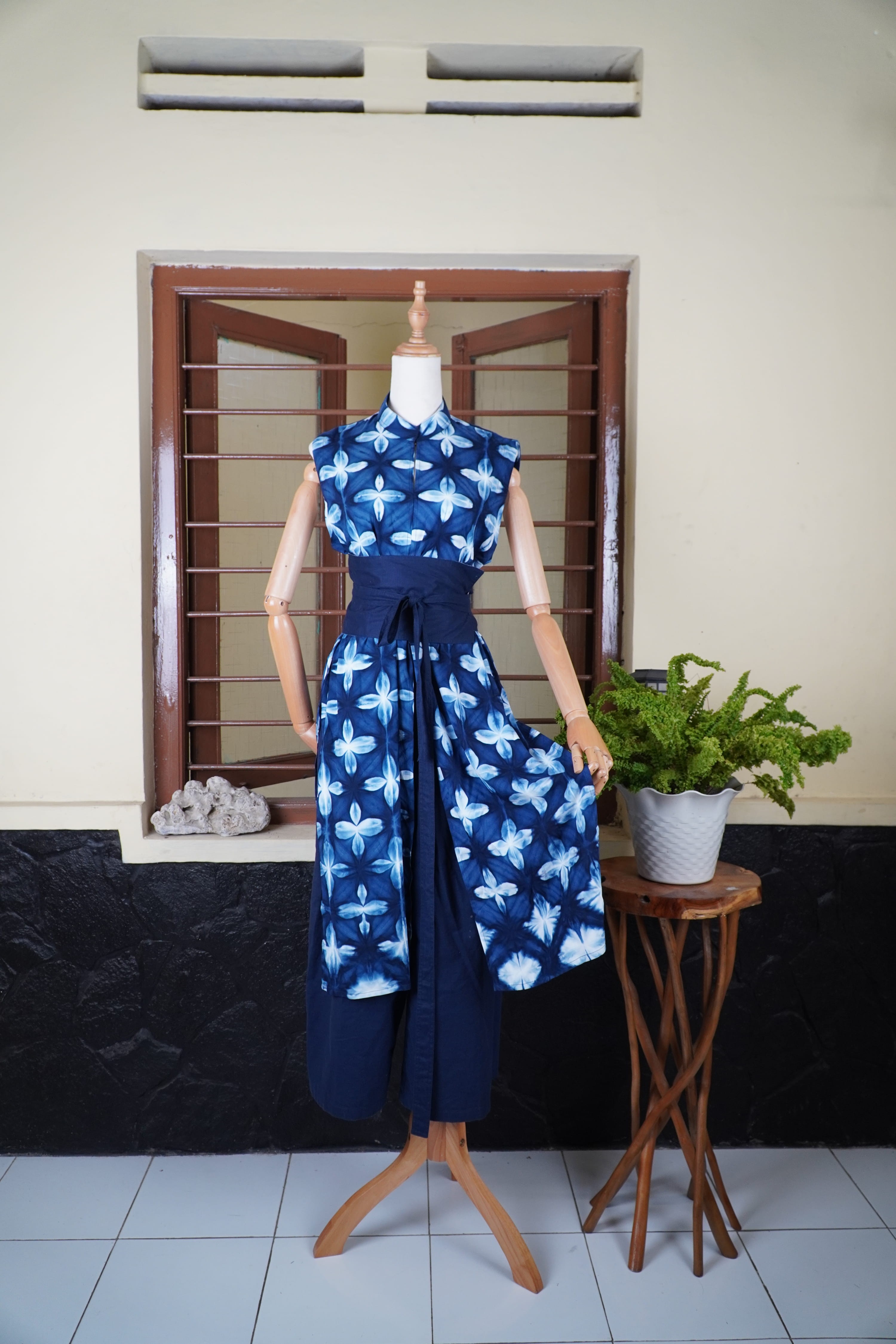 BOOLAO Outer Sleeveless Shibori Kawung Navy (Outer Panjang)