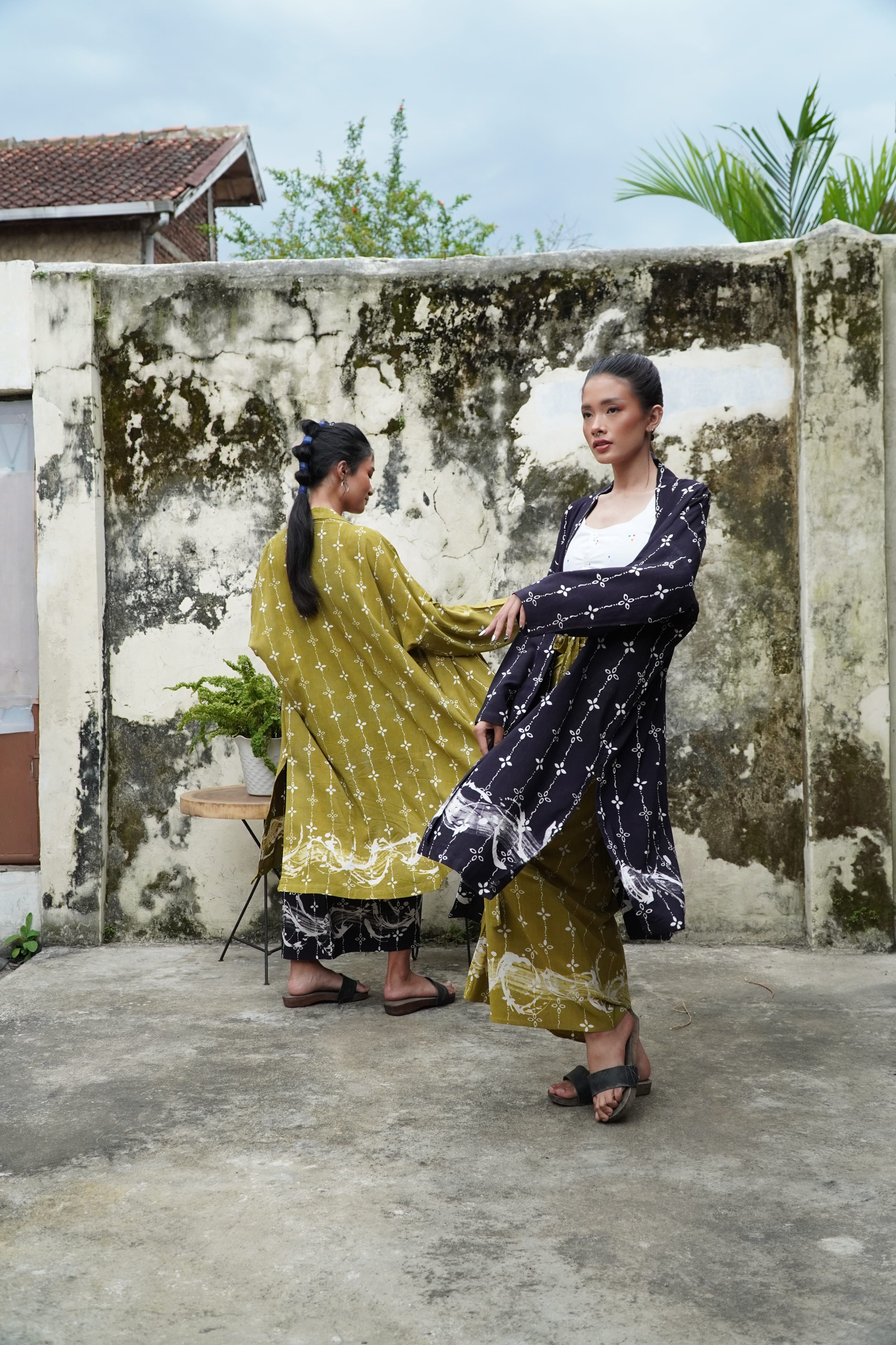 BOOLAO Kumeli Outer Kebaya Detachable (Kebaya Bongkar Pasang Batik Kawung) - Hitam