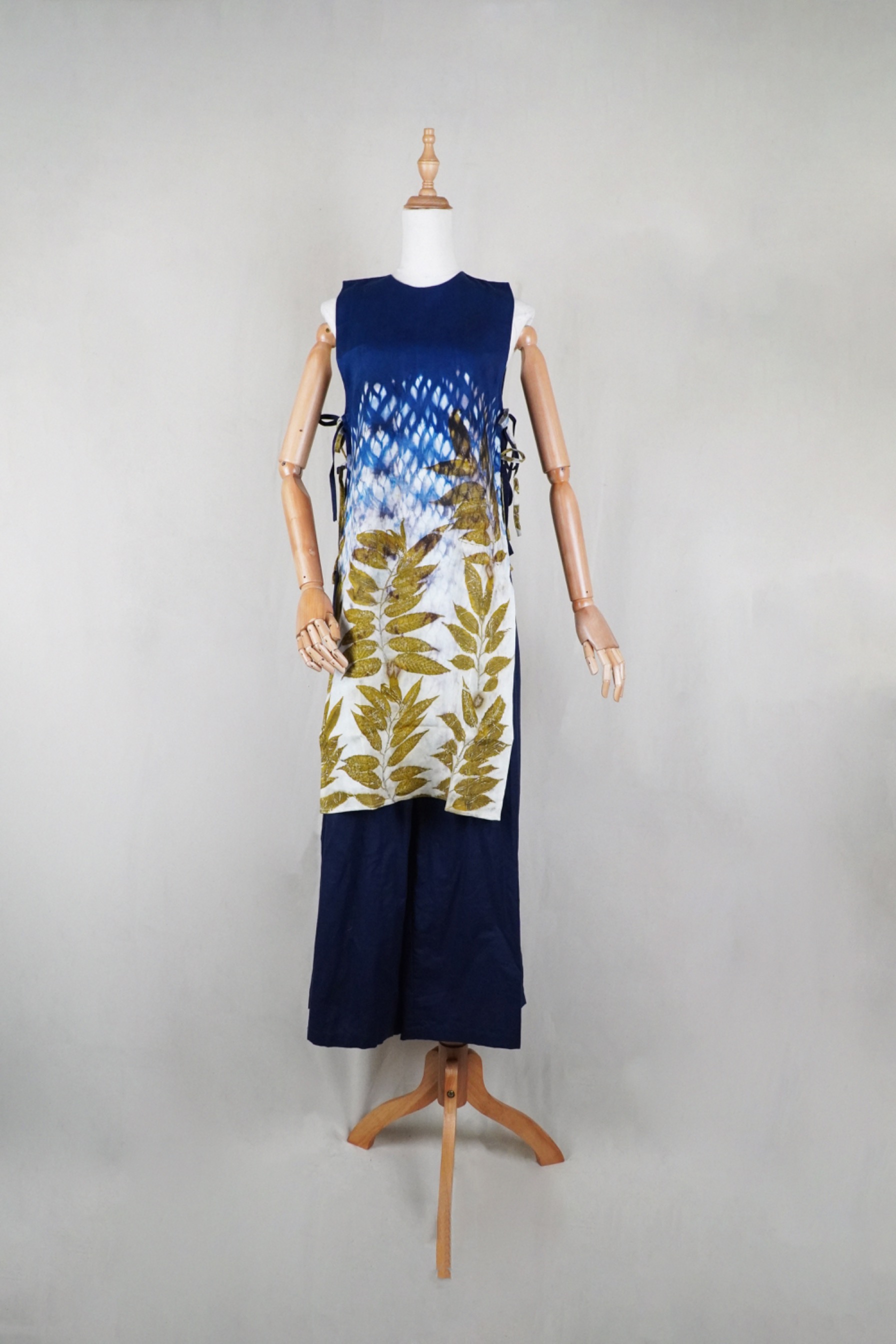 BOOLAO Ombre Vest Shibori on Ecoprint