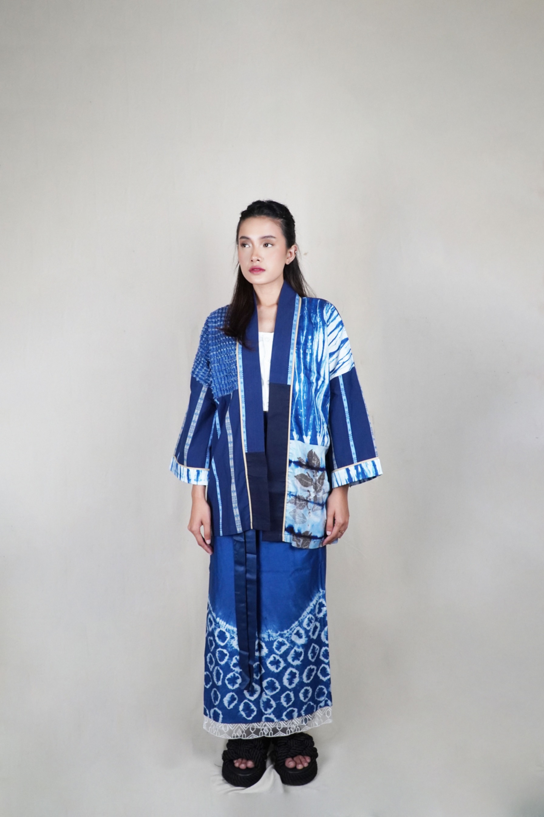 BOOLAO Outer Pendek Patchwork Shibori and Tenun Bulu