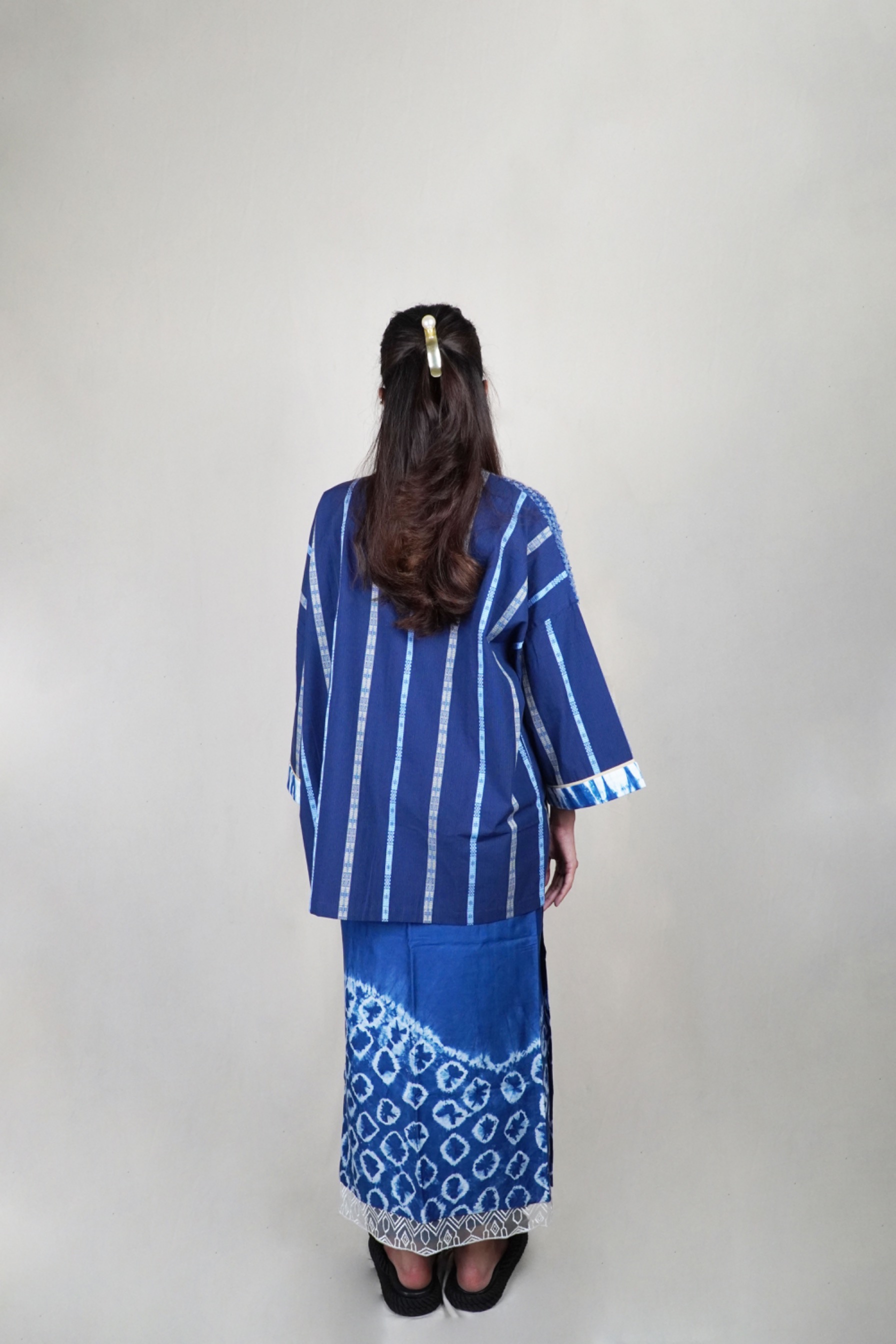 BOOLAO Outer Pendek Patchwork Shibori and Tenun Bulu