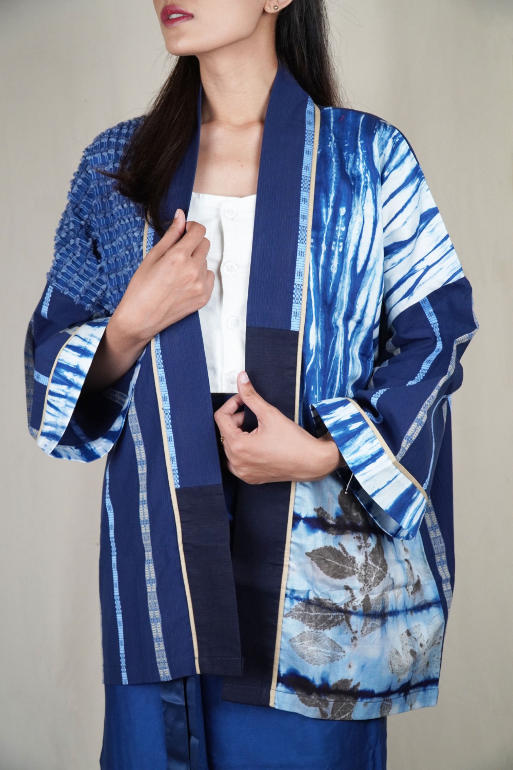 BOOLAO Outer Pendek Patchwork Shibori and Tenun Bulu