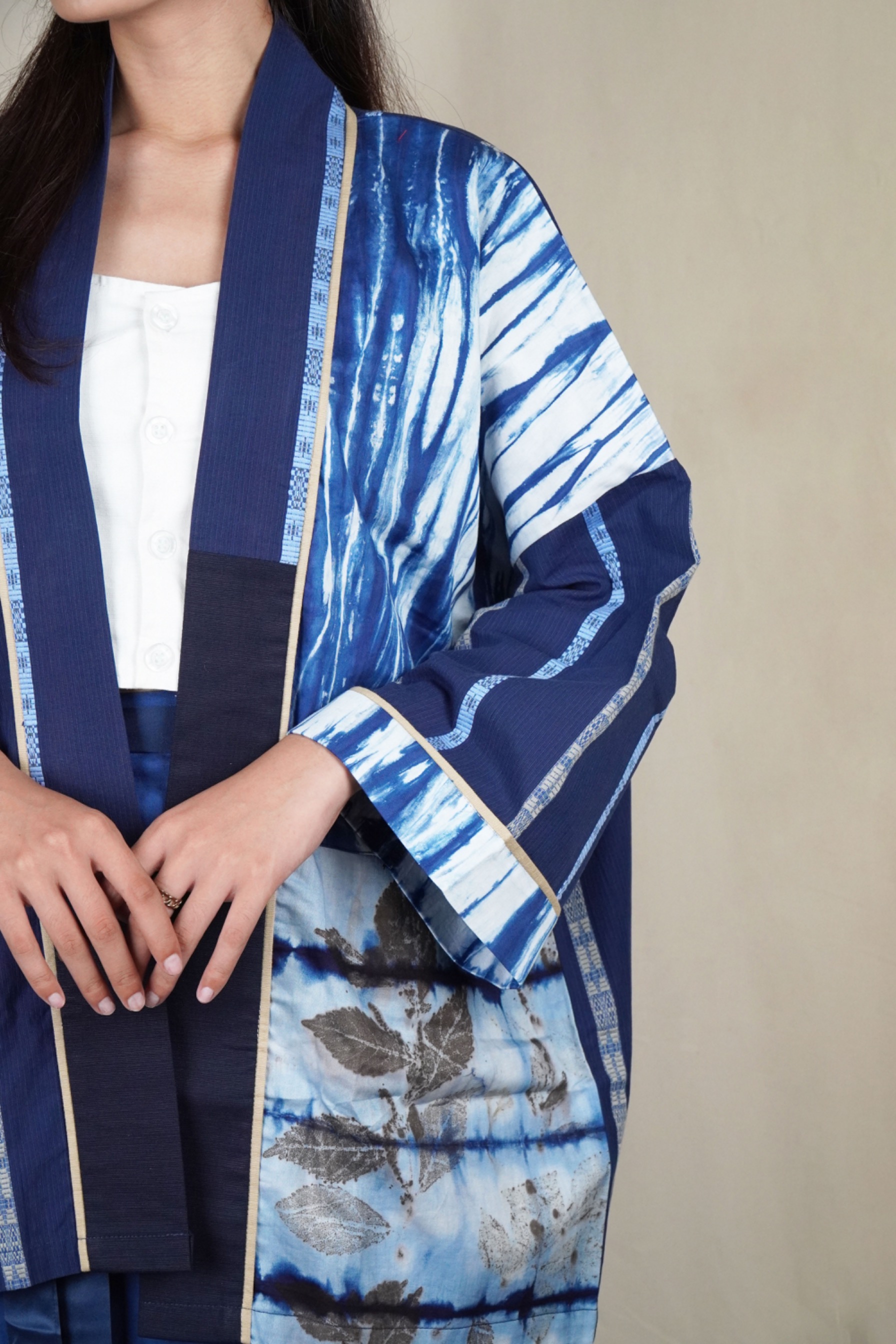 BOOLAO Outer Pendek Patchwork Shibori and Tenun Bulu