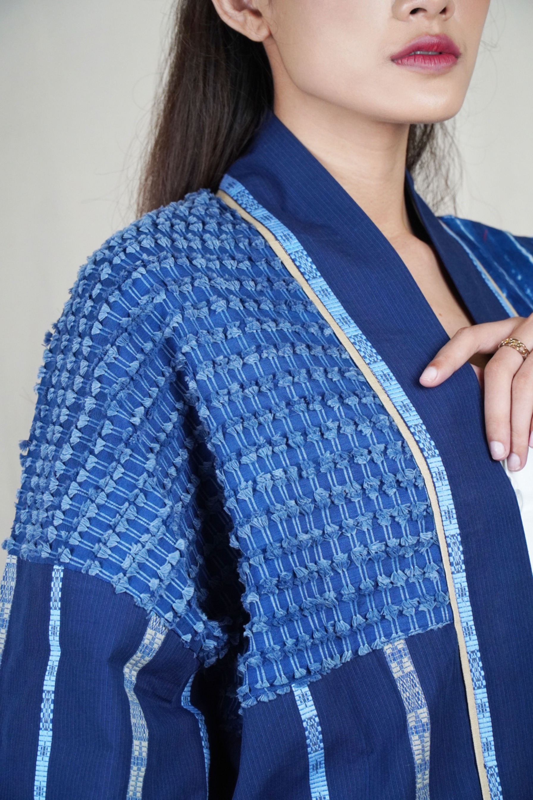 BOOLAO Outer Pendek Patchwork Shibori and Tenun Bulu