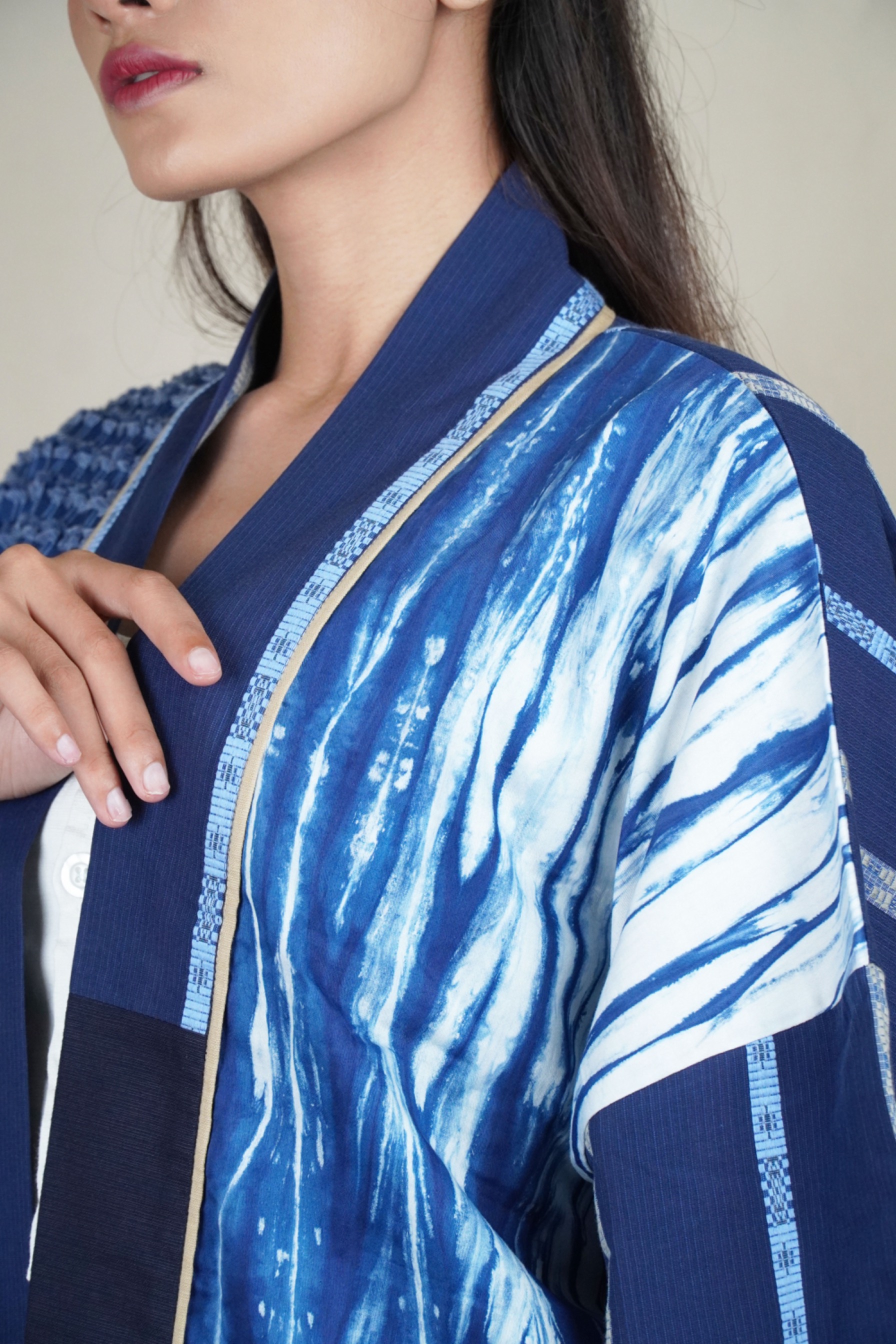 BOOLAO Outer Pendek Patchwork Shibori and Tenun Bulu