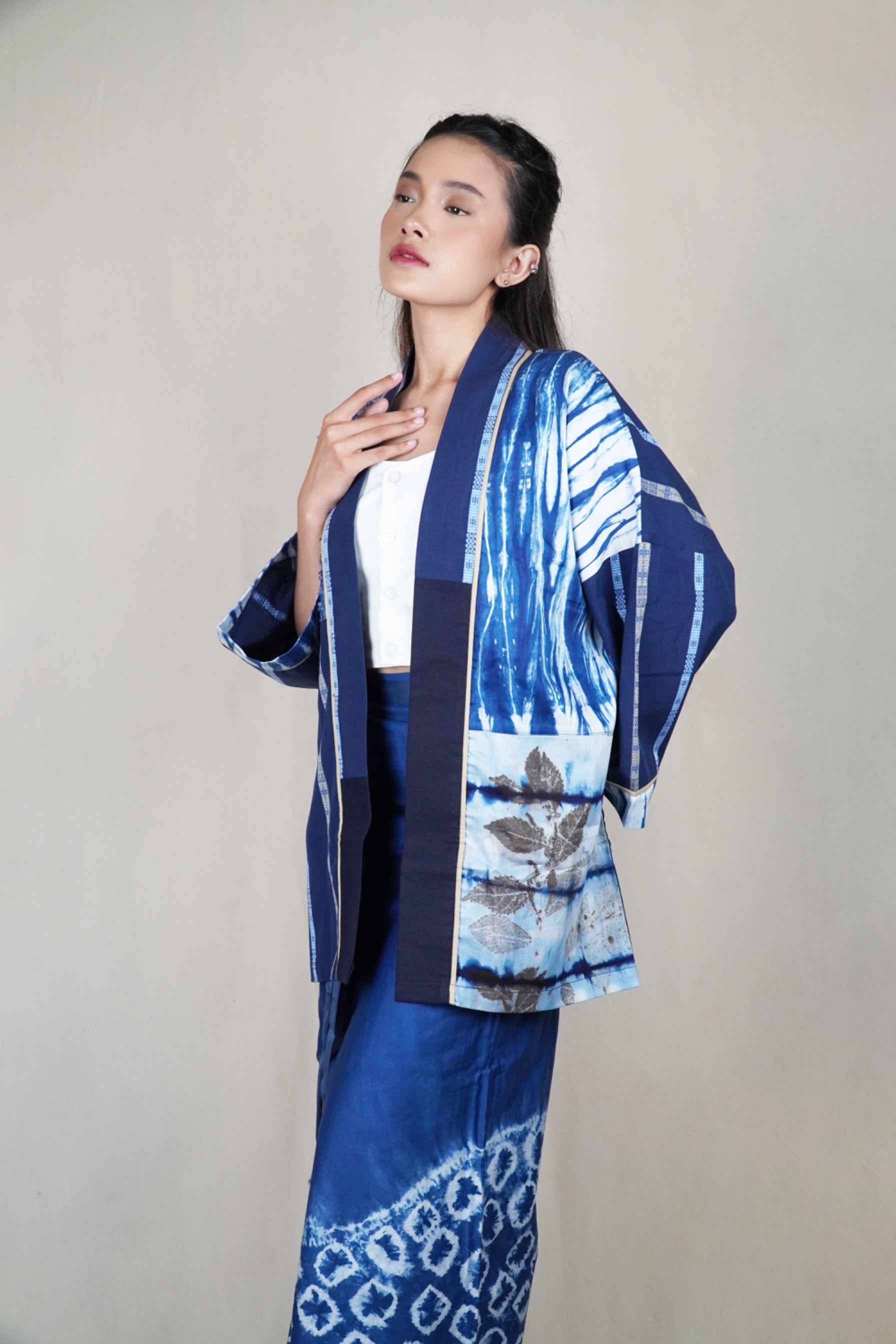 BOOLAO Outer Pendek Patchwork Shibori and Tenun Bulu