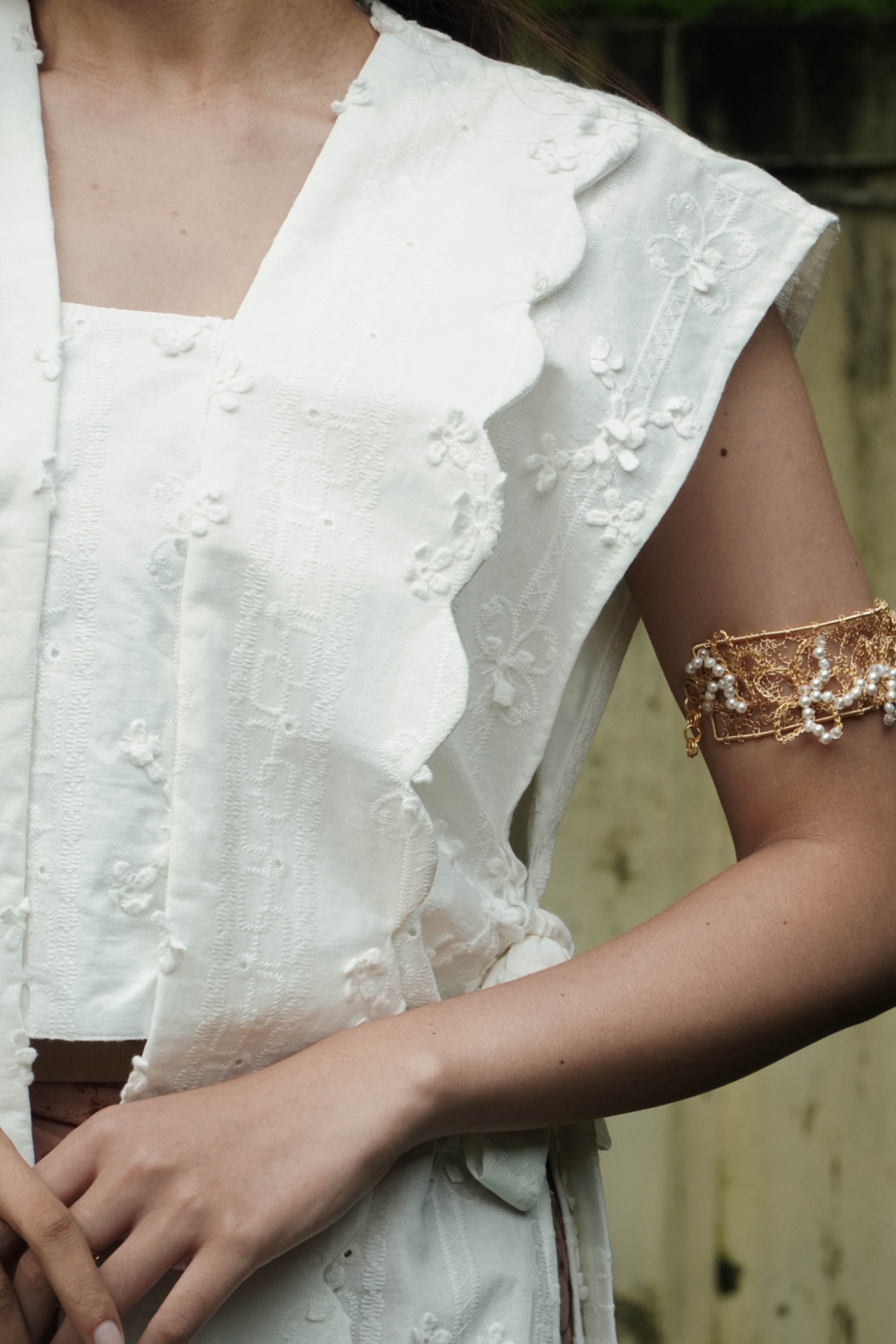 BOOLAO Kebaya Outer Terang Bulan Daisy Hako Detachable (Bongkar Pasang) - Broken White