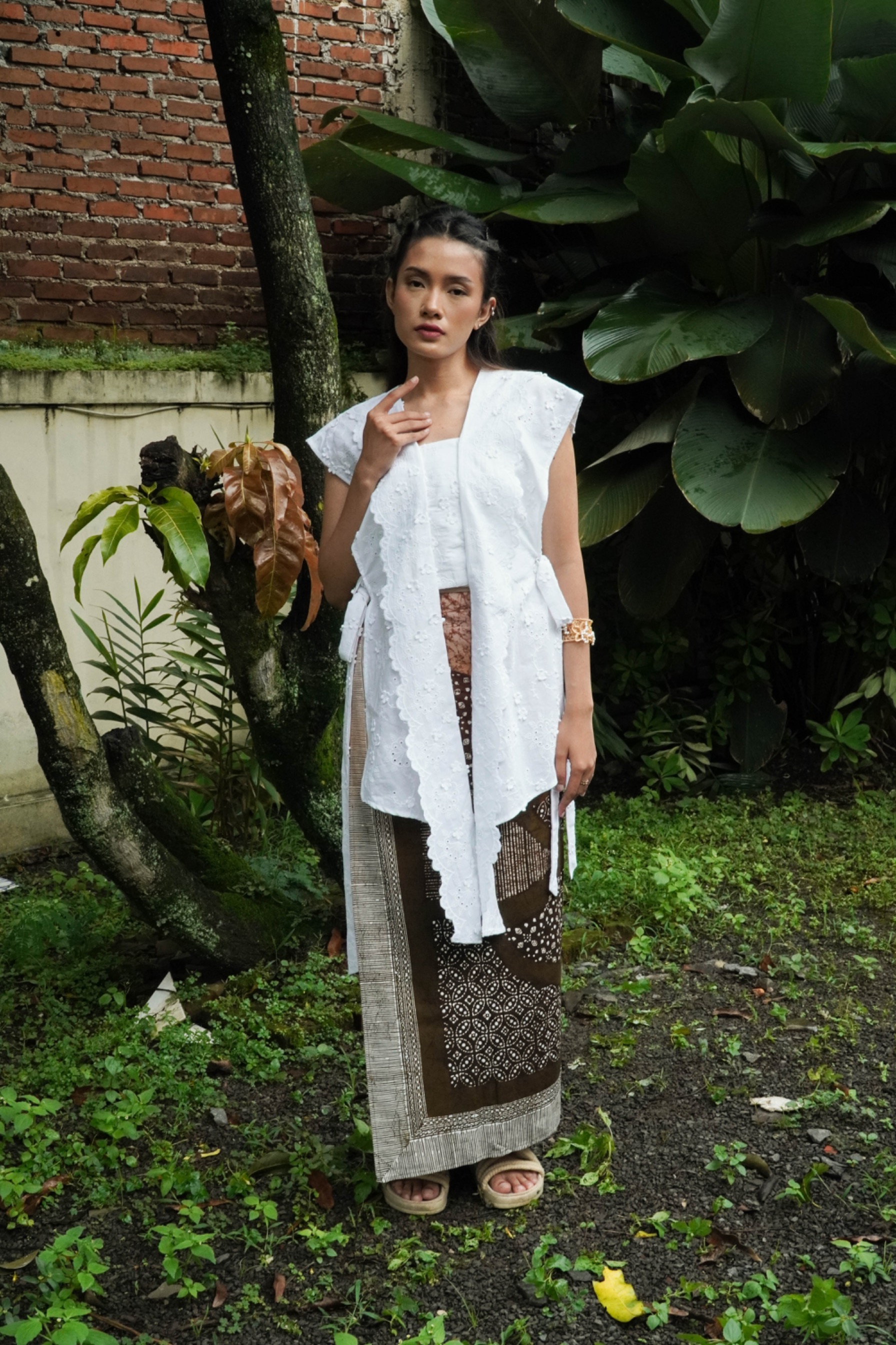 BOOLAO Kebaya Outer Terang Bulan Daisy Maru Detachable (Bongkar Pasang) - White
