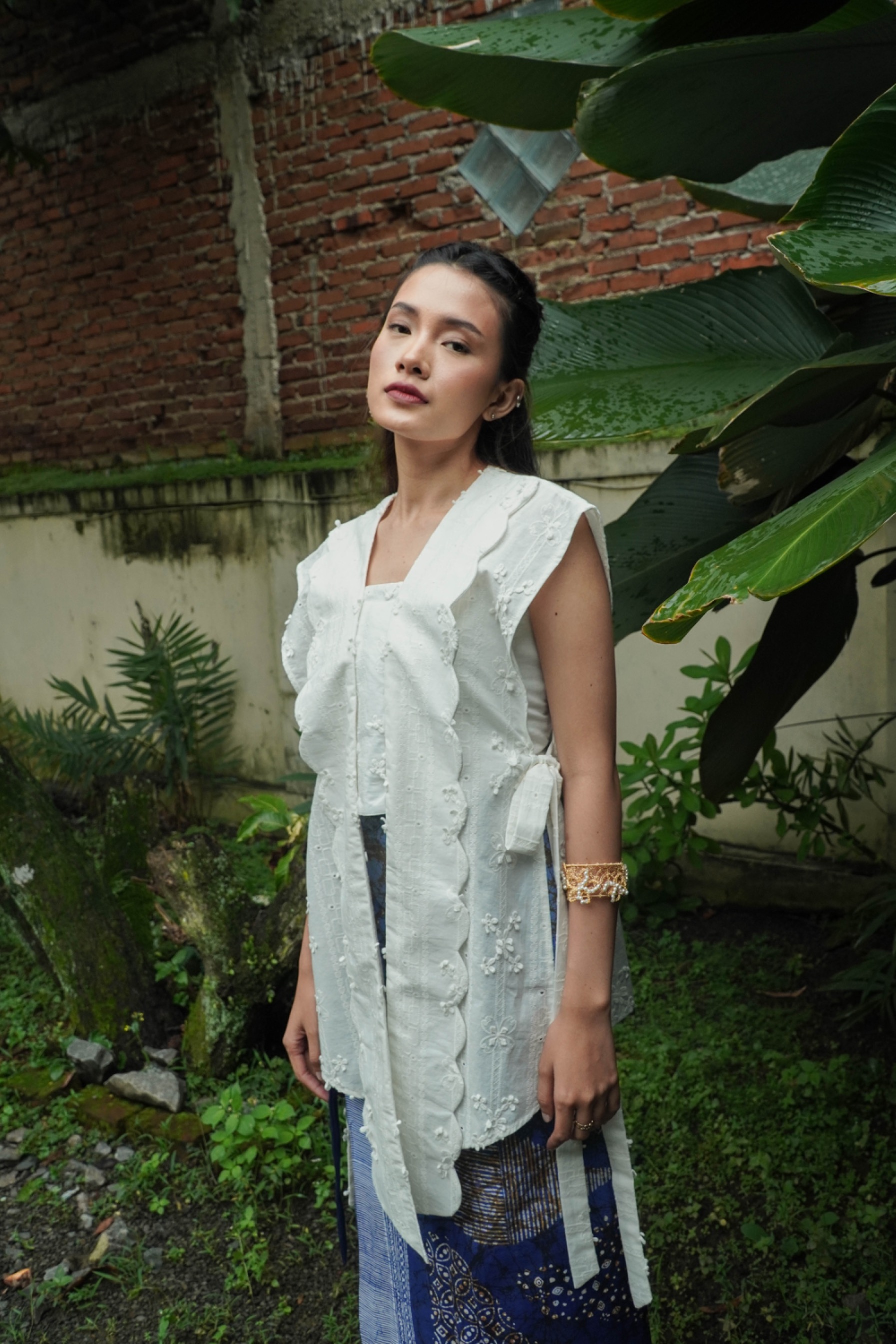BOOLAO Kebaya Outer Terang Bulan Daisy Hako Detachable (Bongkar Pasang) - Broken White