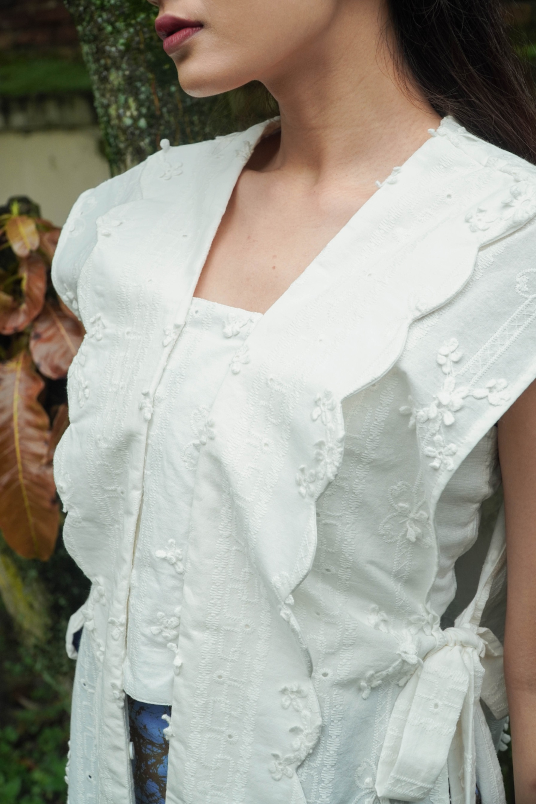 BOOLAO Kebaya Outer Terang Bulan Daisy Hako Detachable (Bongkar Pasang) - Broken White