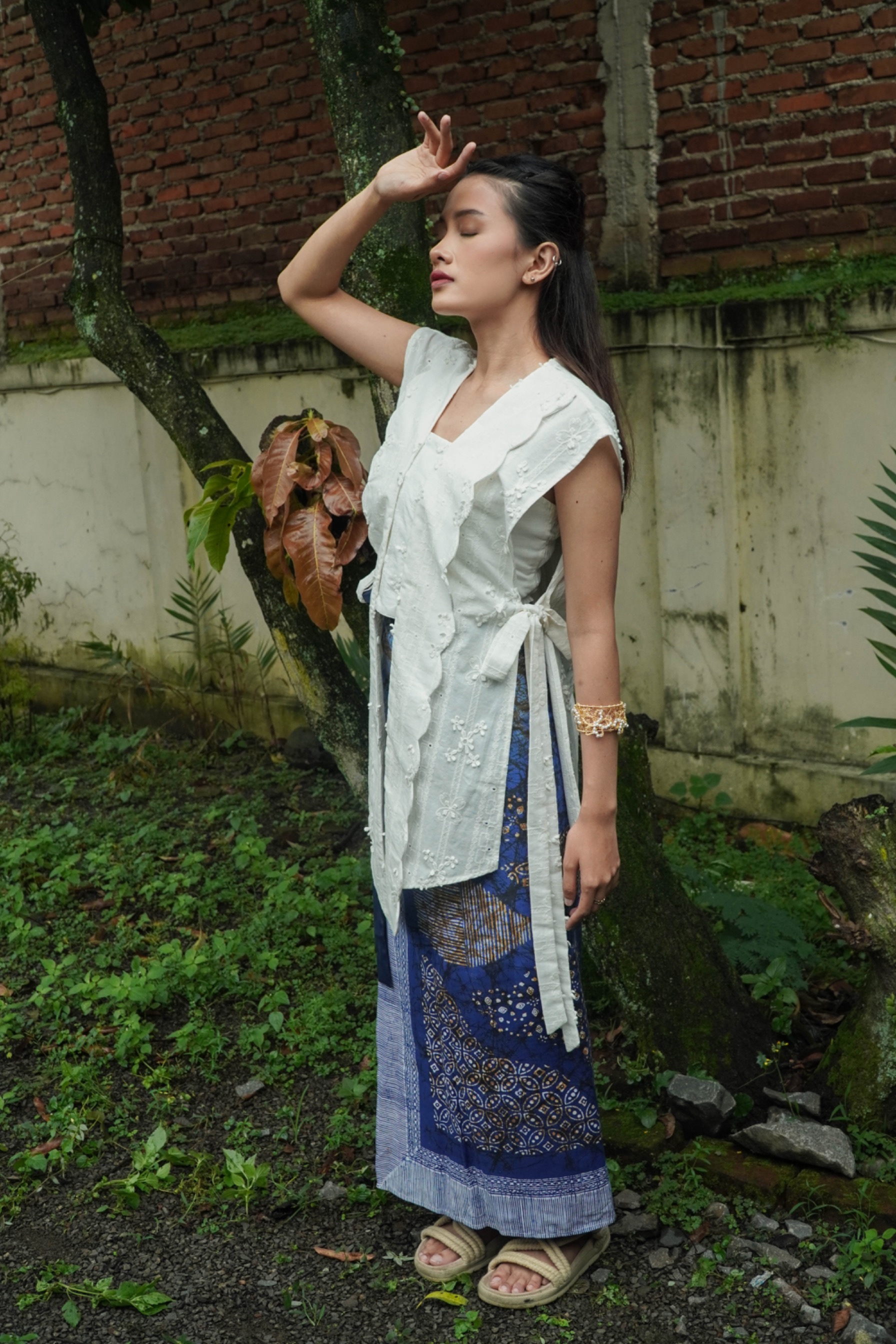 BOOLAO Kebaya Outer Terang Bulan Daisy Hako Detachable (Bongkar Pasang) - Broken White