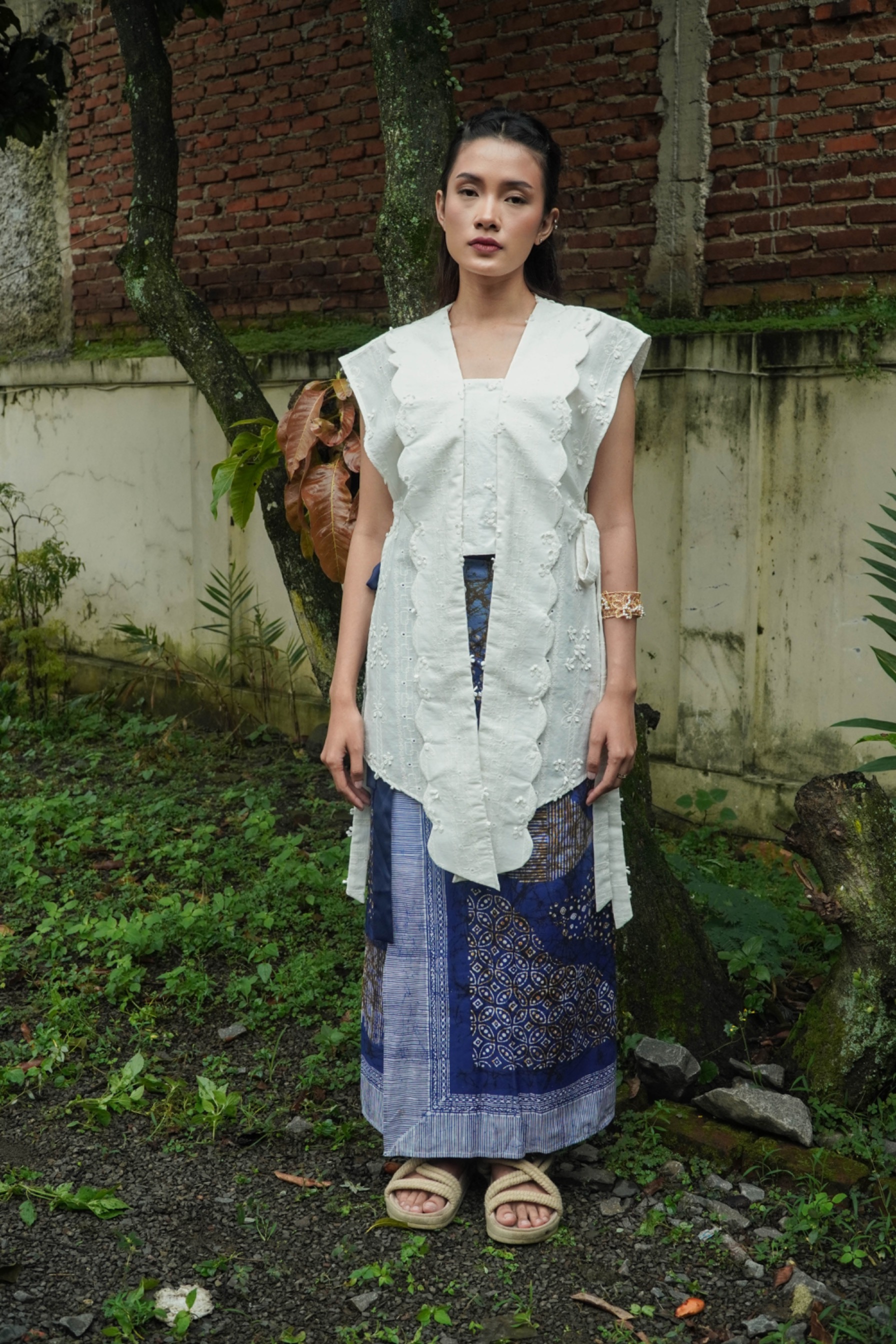 BOOLAO Kebaya Outer Terang Bulan Daisy Hako Detachable (Bongkar Pasang) - Broken White