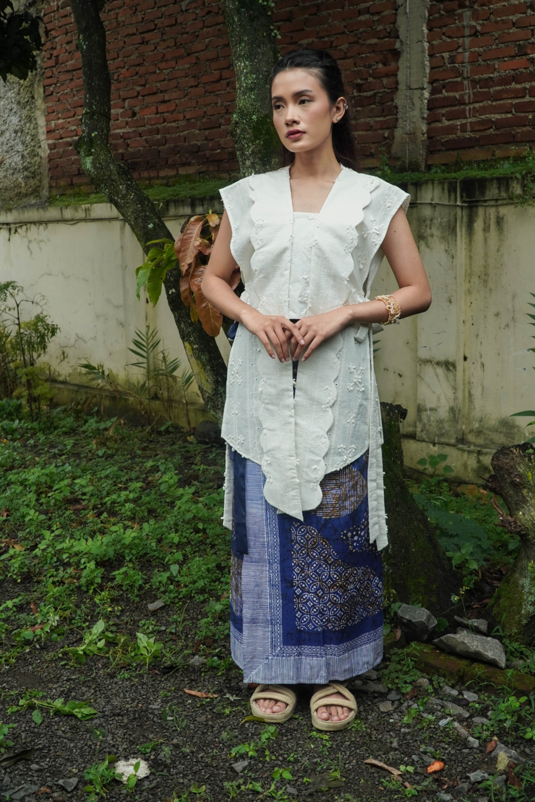 BOOLAO Kebaya Outer Terang Bulan Daisy Hako Detachable (Bongkar Pasang) - Broken White
