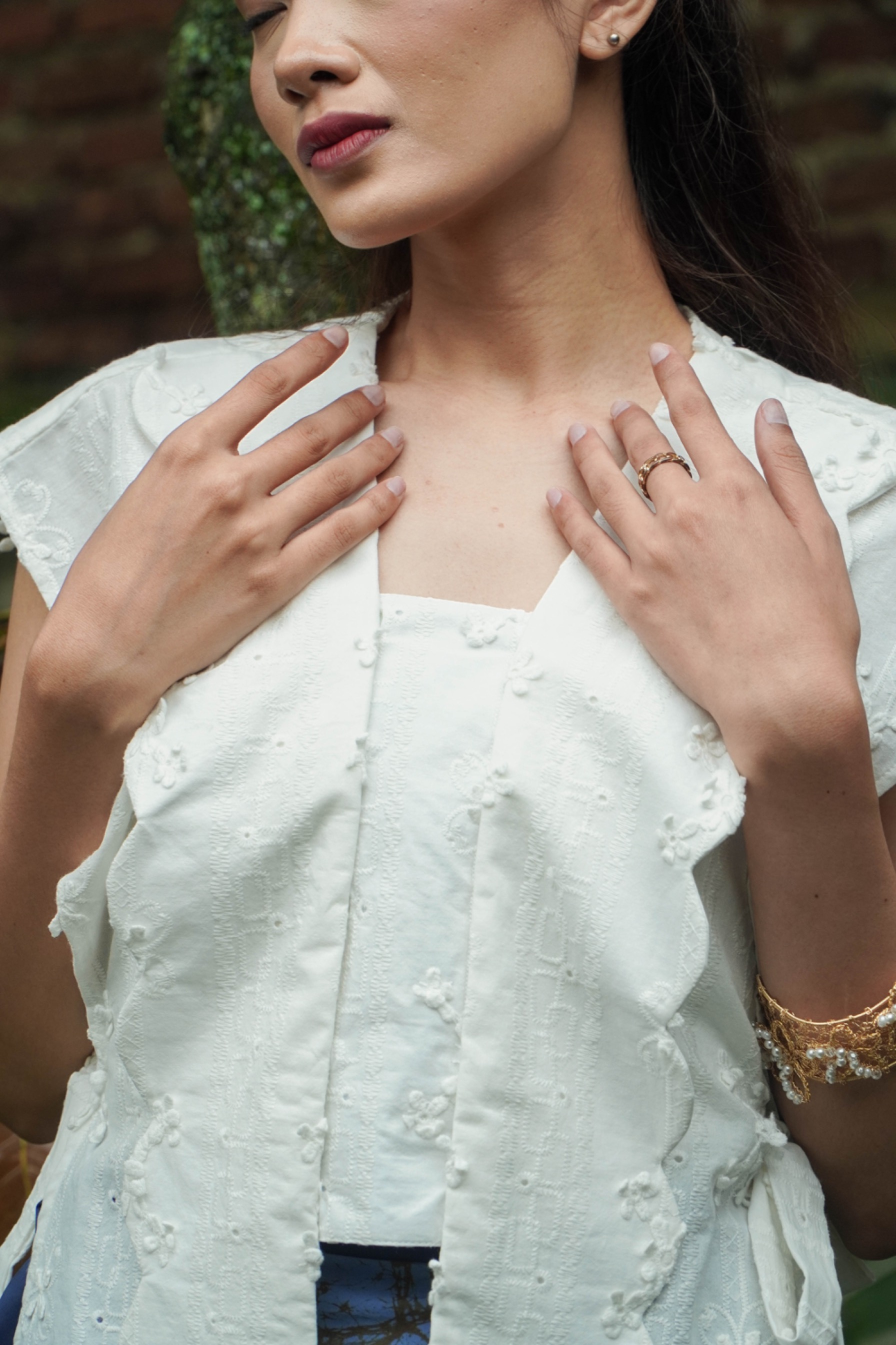 BOOLAO Kebaya Outer Terang Bulan Daisy Hako Detachable (Bongkar Pasang) - Broken White