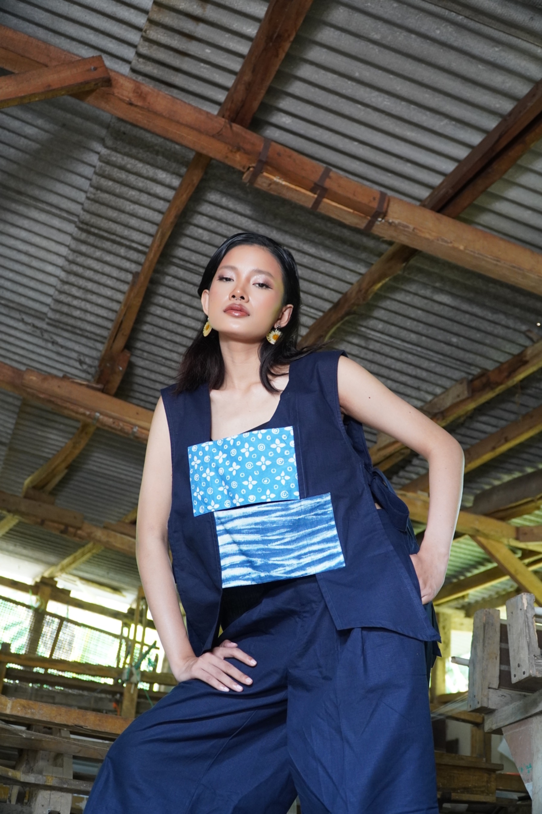 BOOLAO Vest Anyam Kebaya Kutubaru Sleeveless Shibori Batik