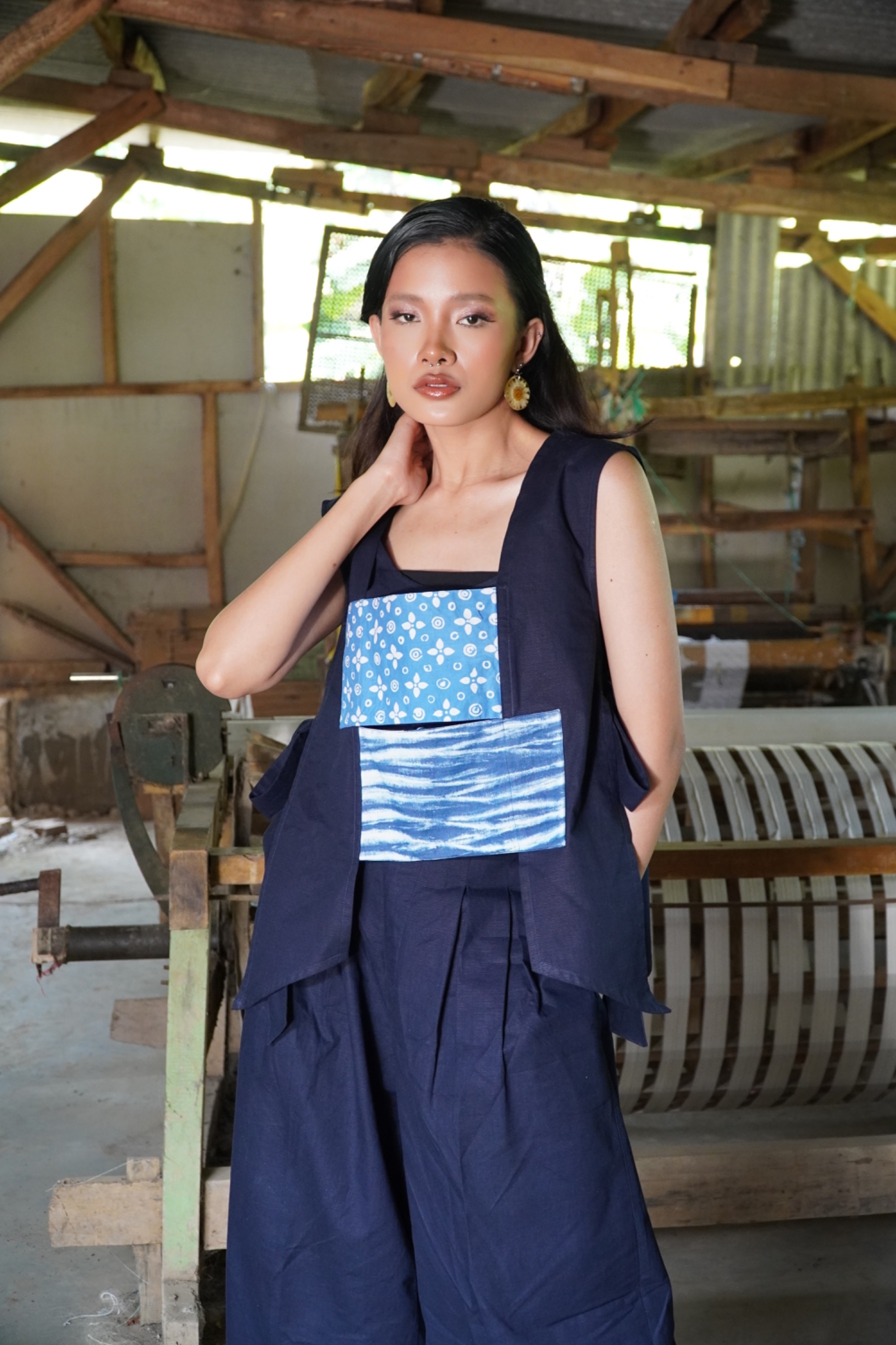 BOOLAO Vest Anyam Kebaya Kutubaru Sleeveless Shibori Batik