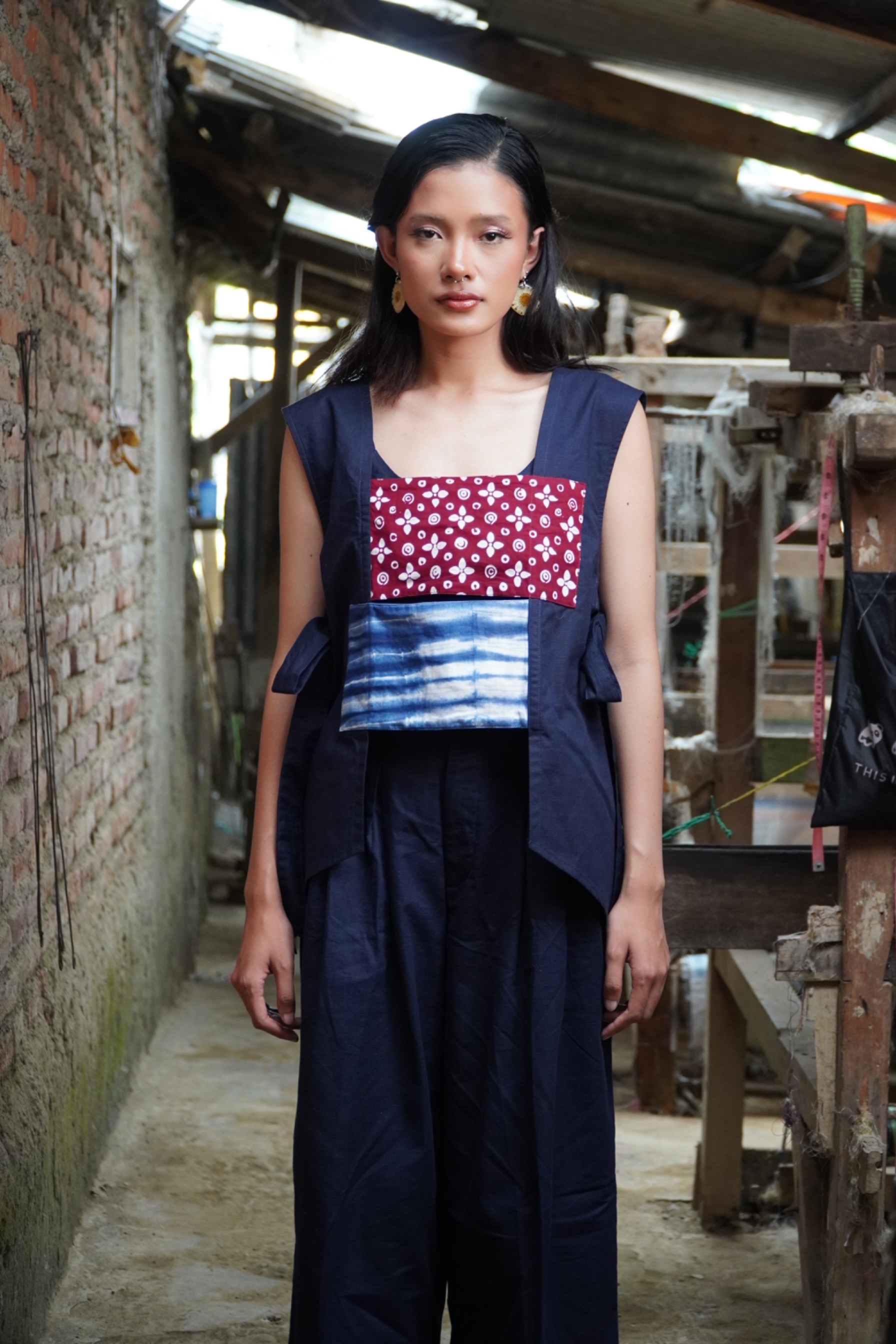 BOOLAO Vest Anyam Kebaya Kutubaru Sleeveless Shibori Batik
