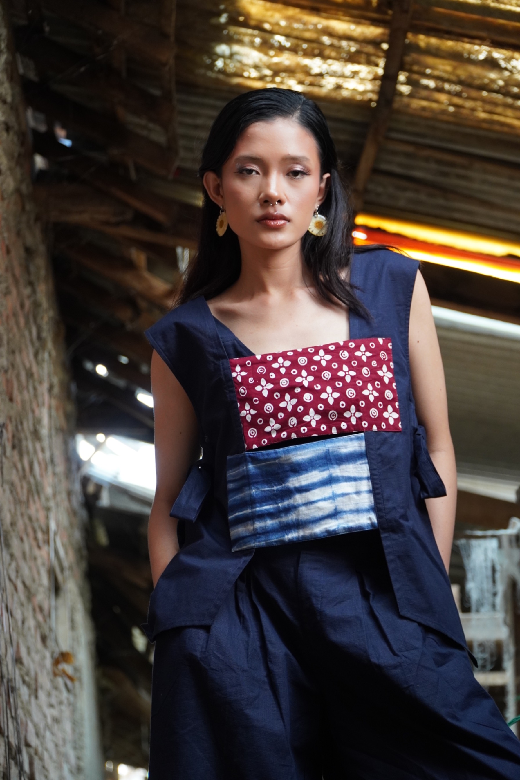 BOOLAO Vest Anyam Kebaya Kutubaru Sleeveless Shibori Batik