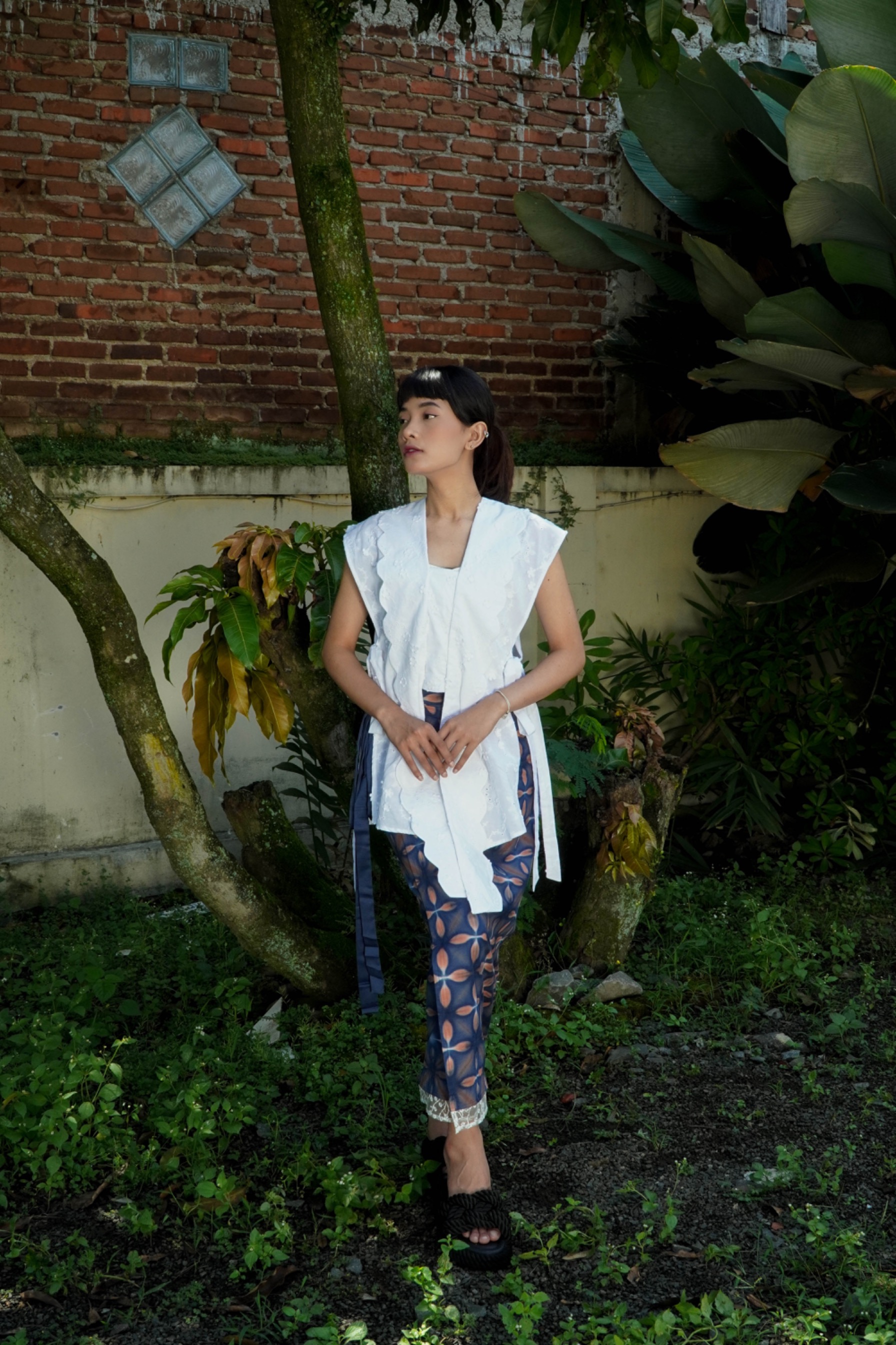 BOOLAO Kebaya Outer Terang Bulan Daisy Maru Detachable (Bongkar Pasang) - White
