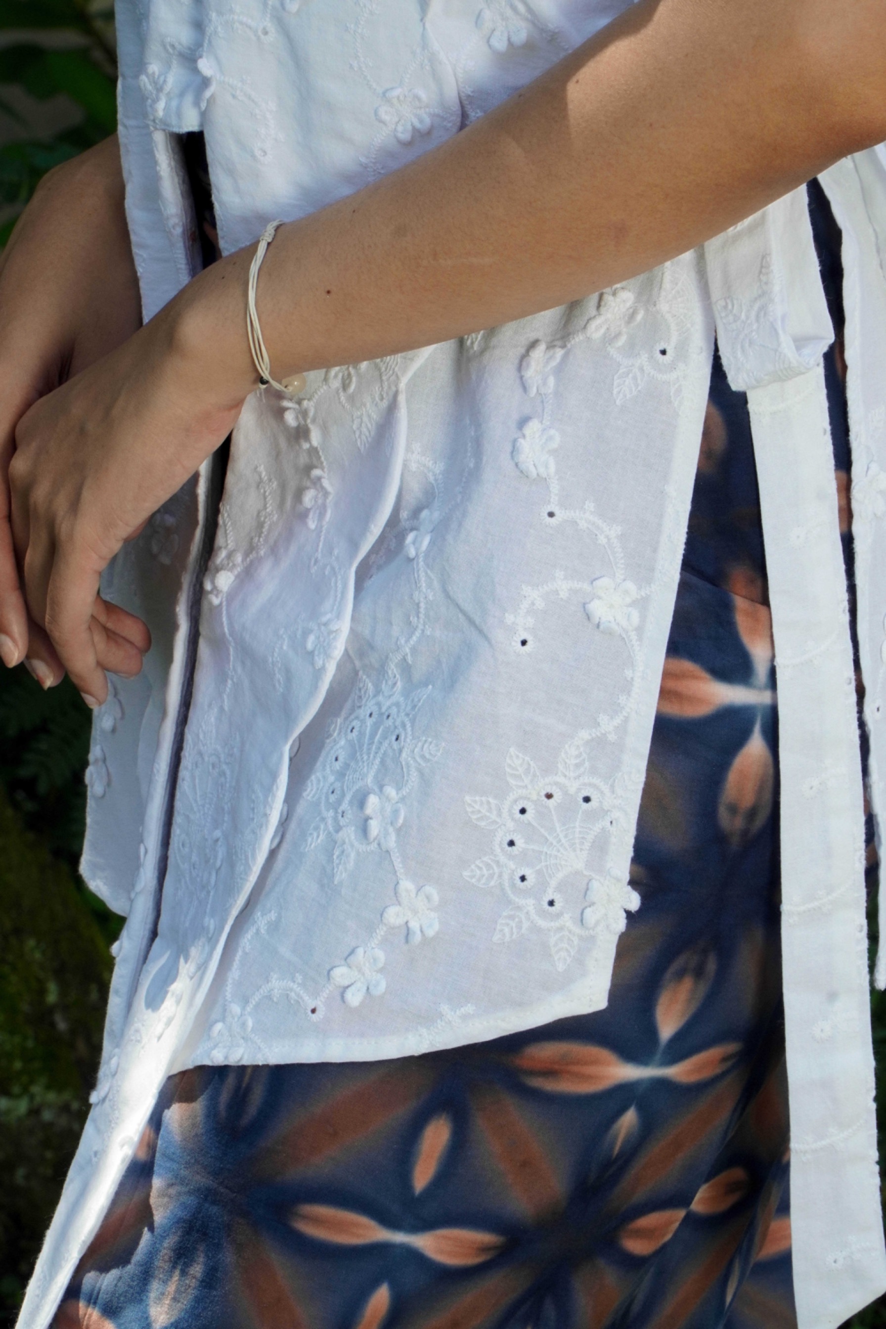 BOOLAO Kebaya Outer Terang Bulan Daisy Maru Detachable (Bongkar Pasang) - White