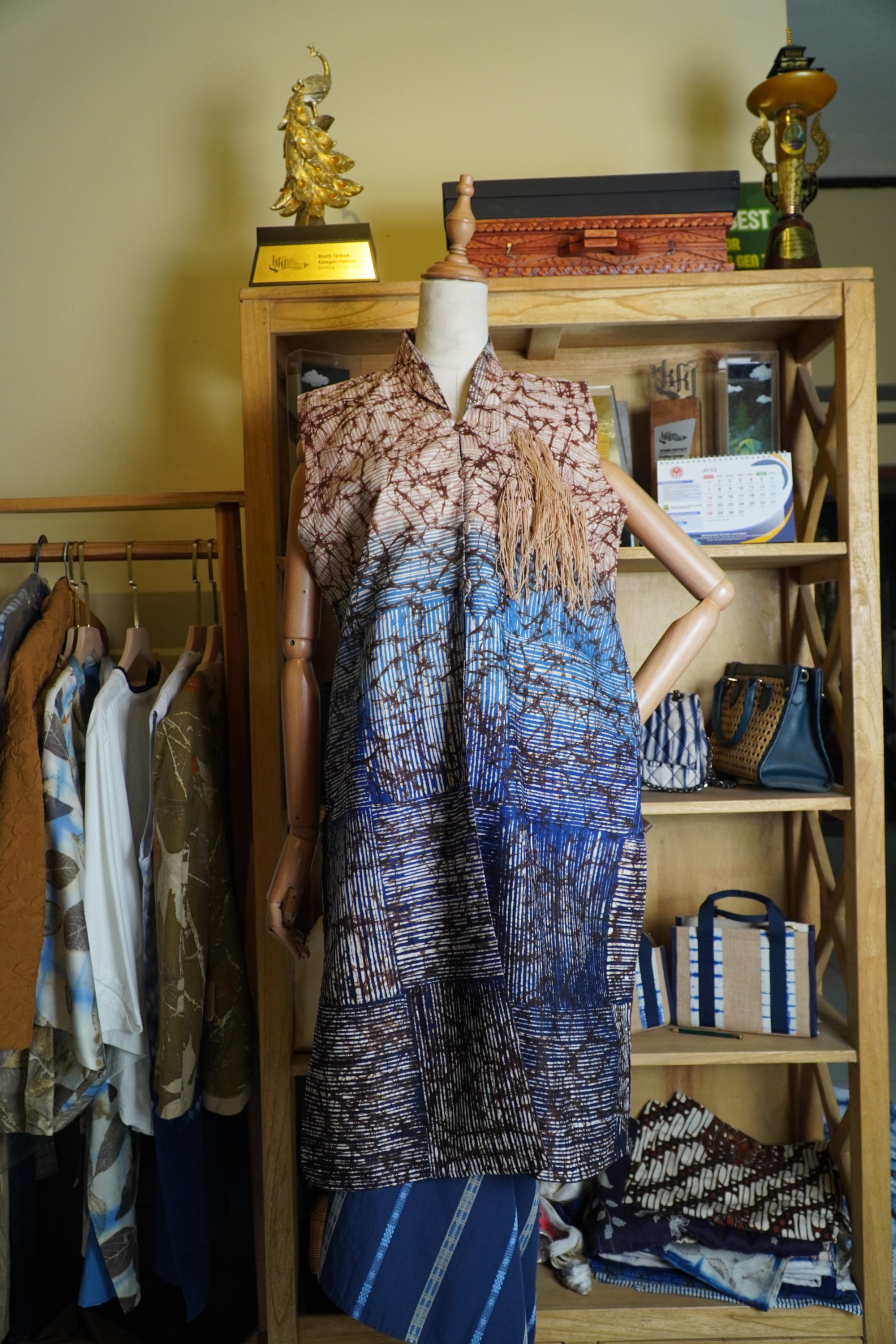 BOOLAO Outer Lembayung Sleeveless 