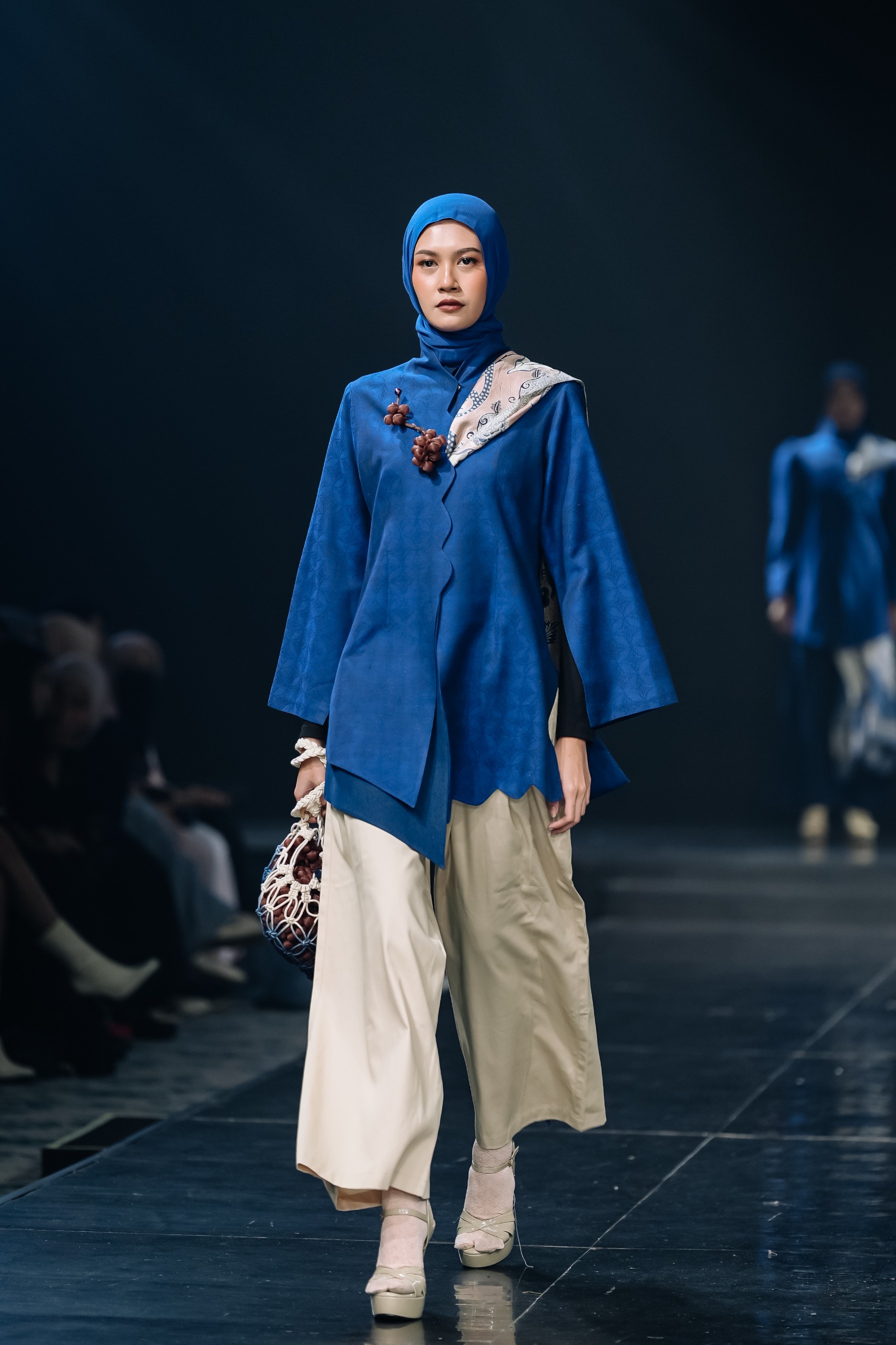 BOOLAO Kebaya asymmetric nomad