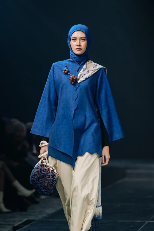 Image of Kebaya asymmetric nomad