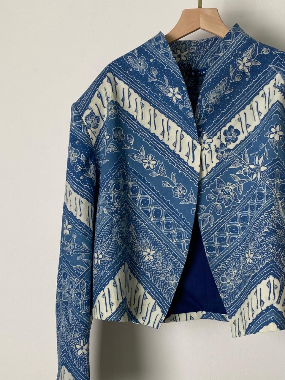 BOOLAO WARLAMI Cropped Beskap Batik Tulis