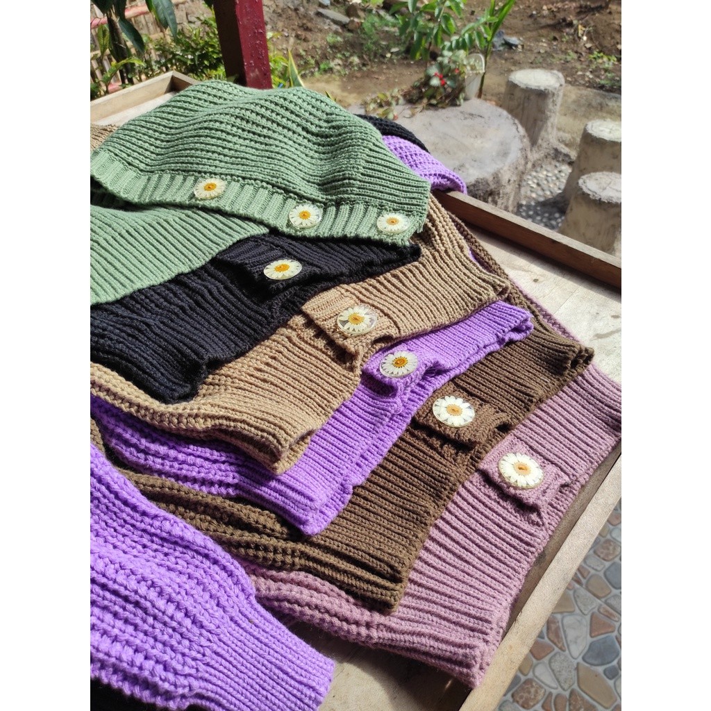 BOOLAO Picnic Panic Daisy Knit Cardigan (Sweater Rajut dengan Pressed Flower Kancing) - Taro