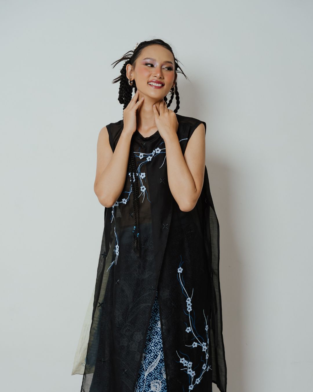 BOOLAO Long Vest Sakura 3D Embroidery - Black
