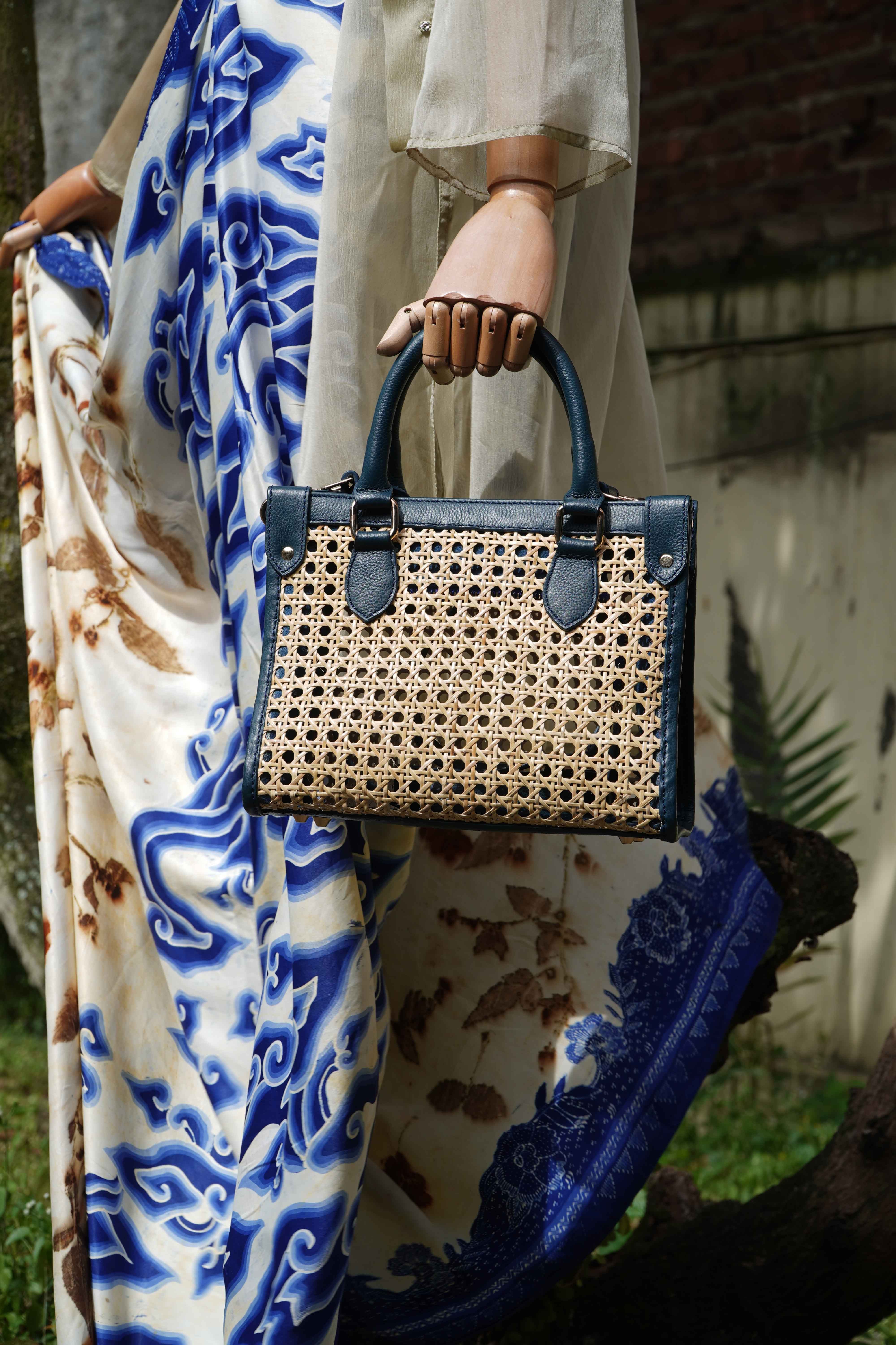 BOOLAO Rattan Seequare Bag in Blue