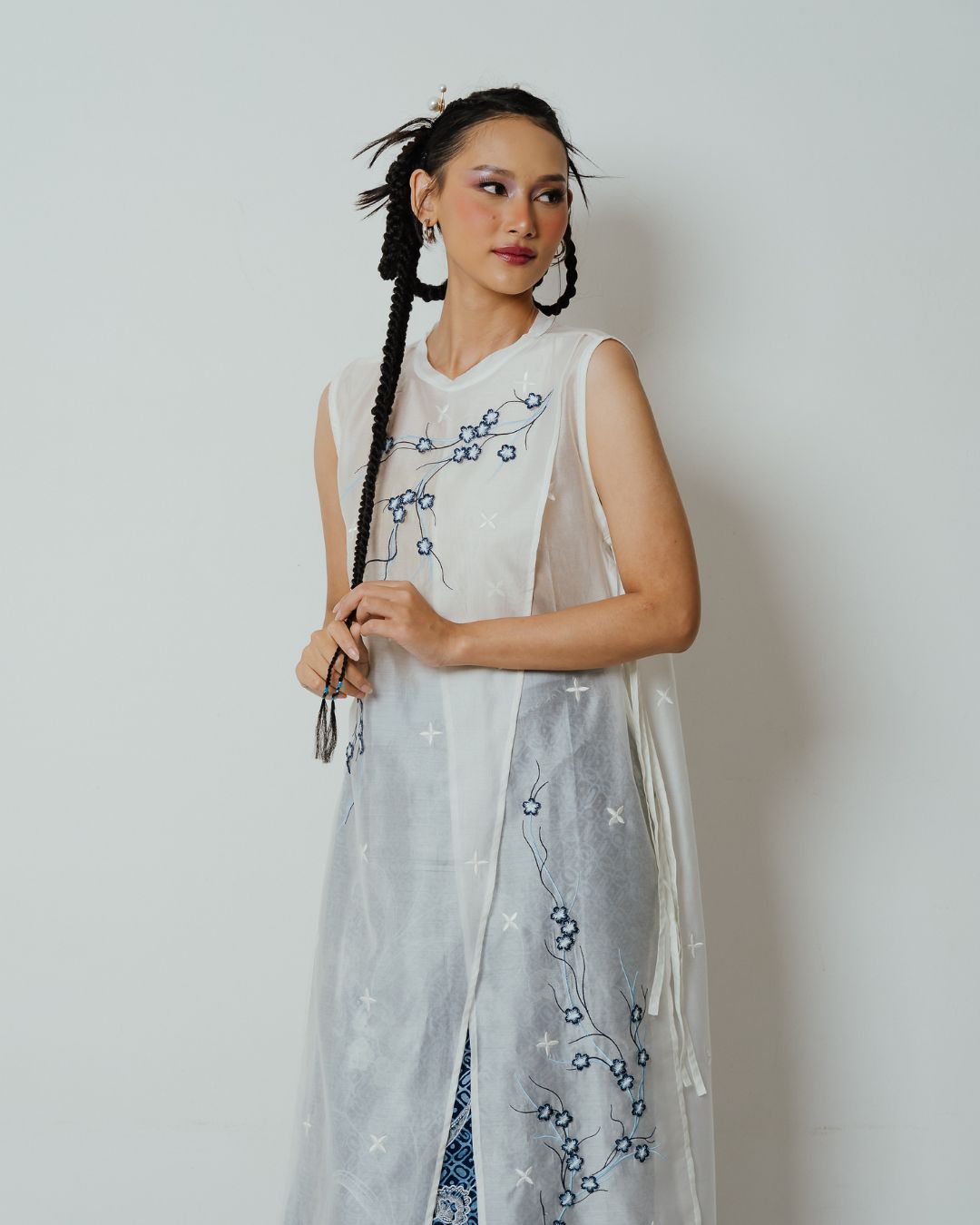 BOOLAO Long Vest Sakura 3D Embroidery - White