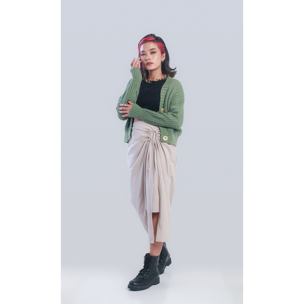 BOOLAO Picnic Panic Daisy Knit Cardigan (Sweater Rajut dengan Pressed Flower Kancing) - Matcha