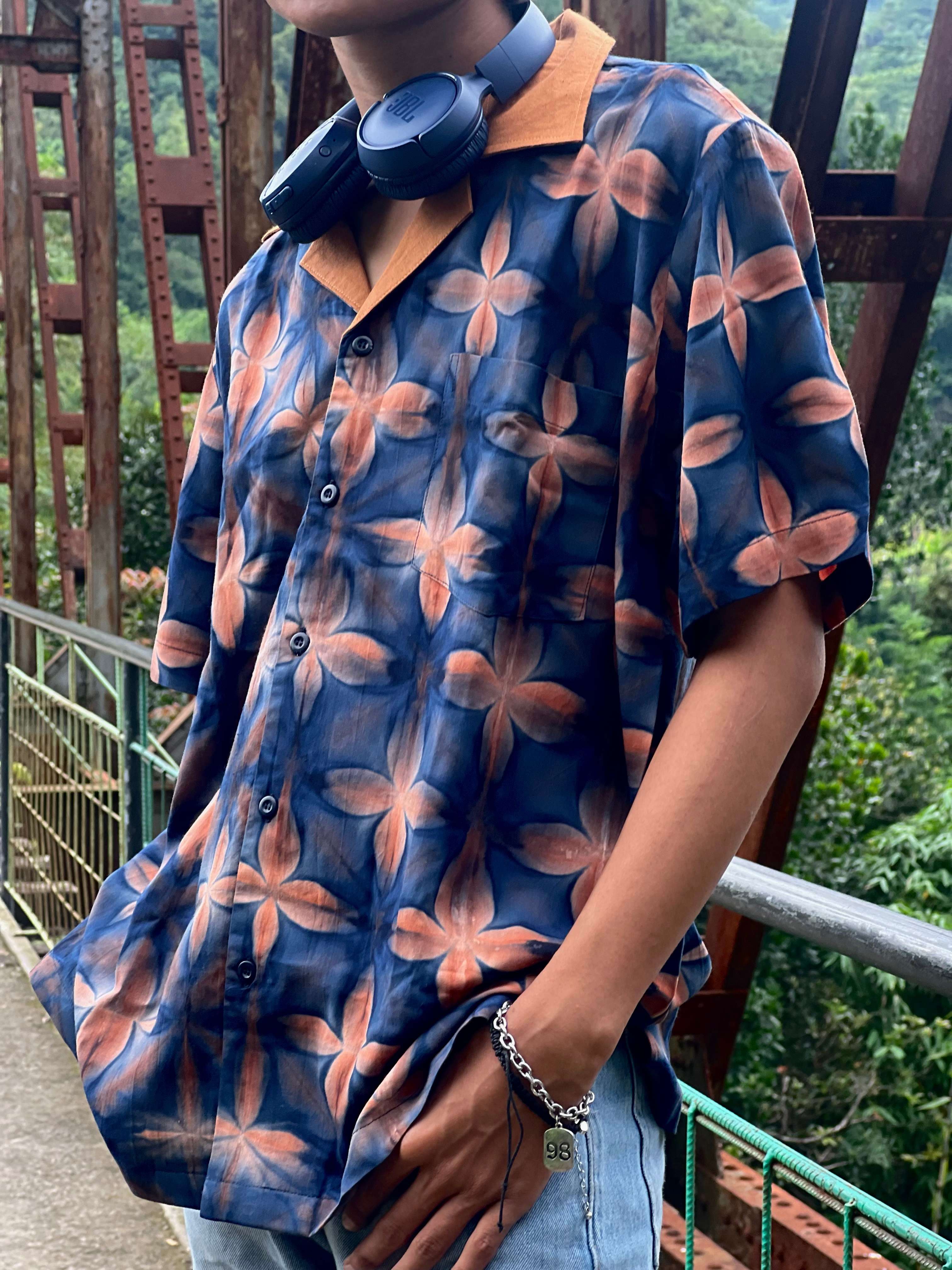 BOOLAO Kemeja Santai Kawung Navy - Coklat